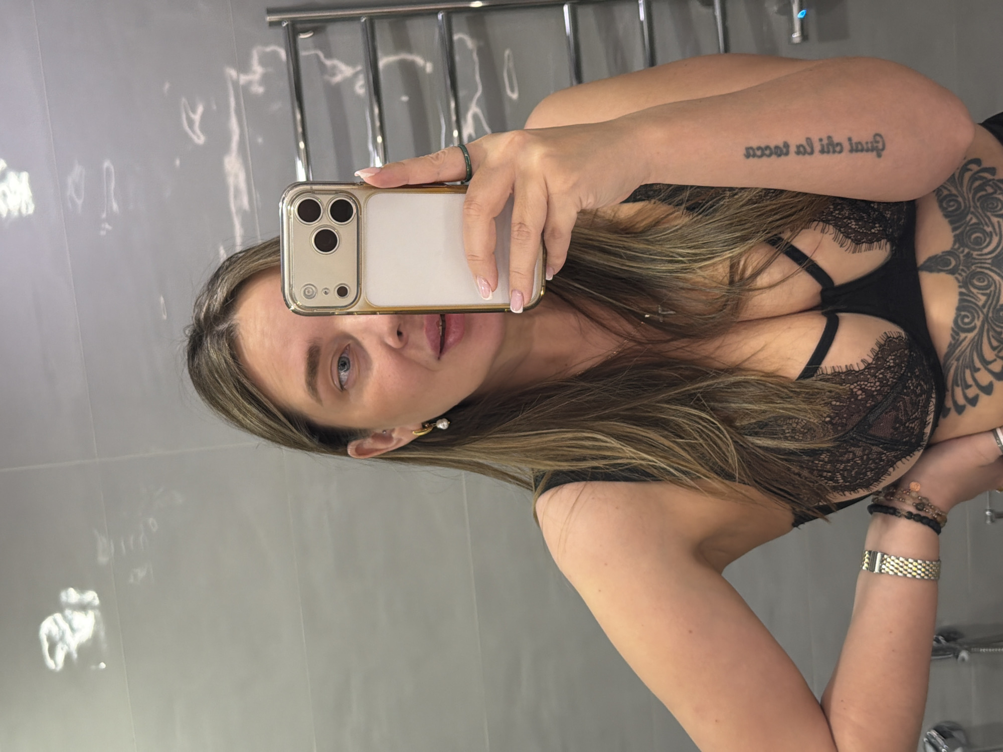 Woman takes bathroom selfie with gold iPhone in Moscow