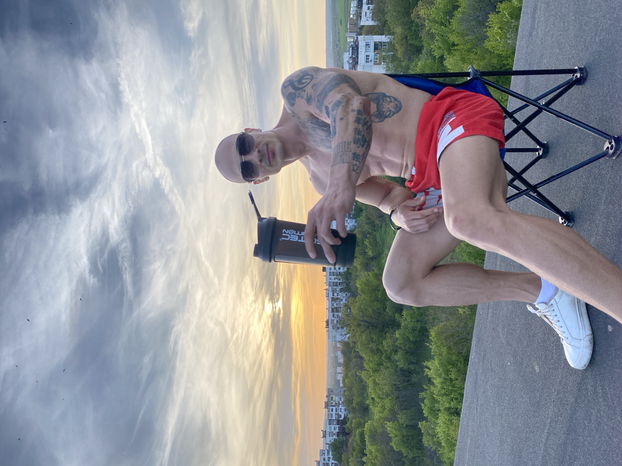 Tattooed man poses for rooftop photoshoot in Pleven