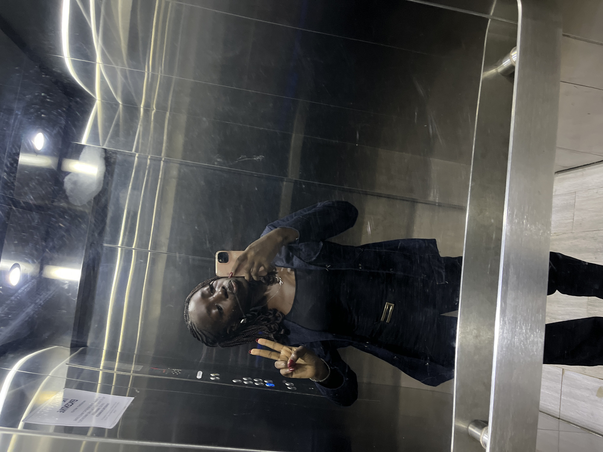 Woman takes elevator selfies in Karum, Nigeria
