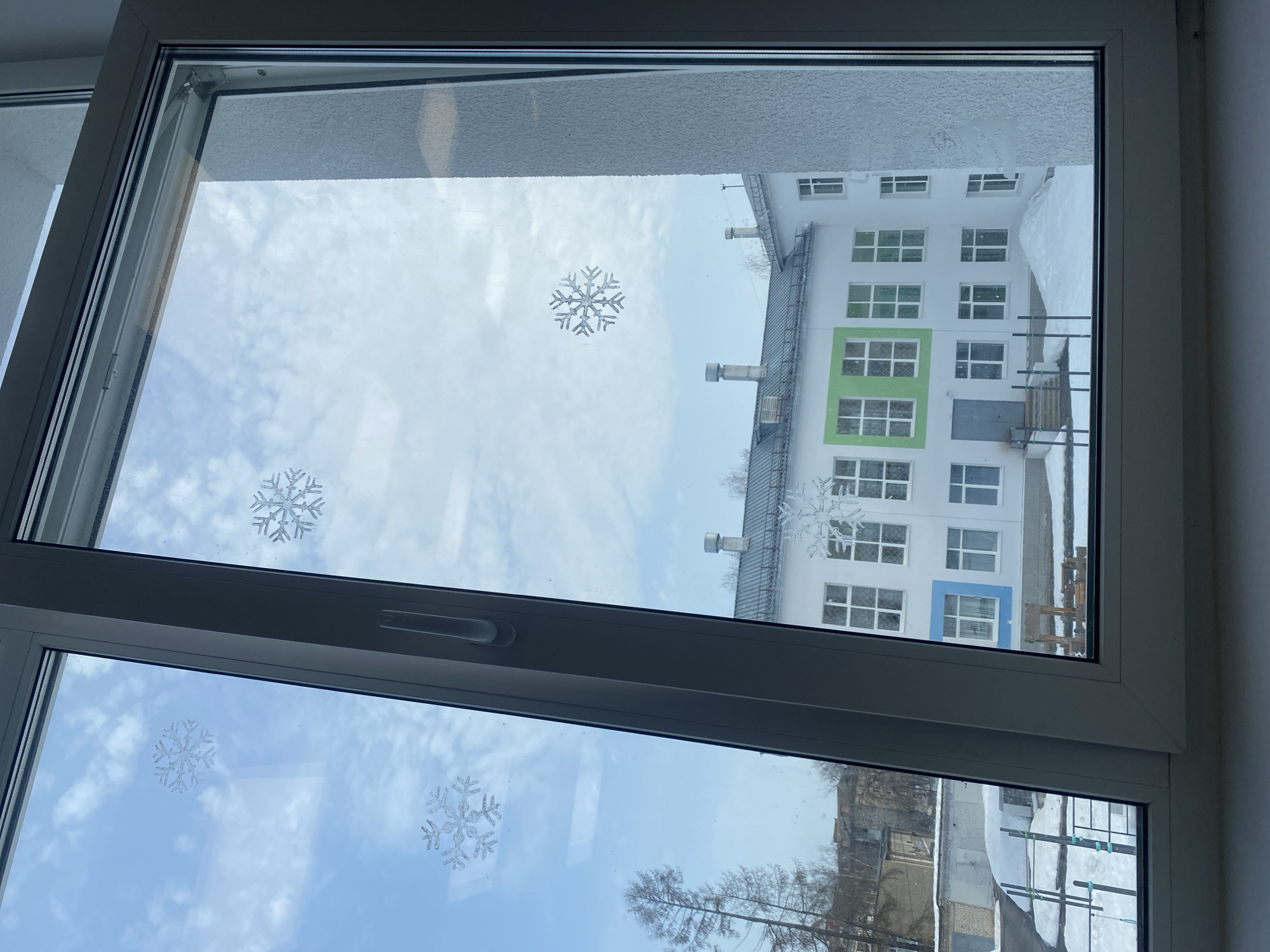 Morning life documented across Chaikovsky, Russia during seasonal transition