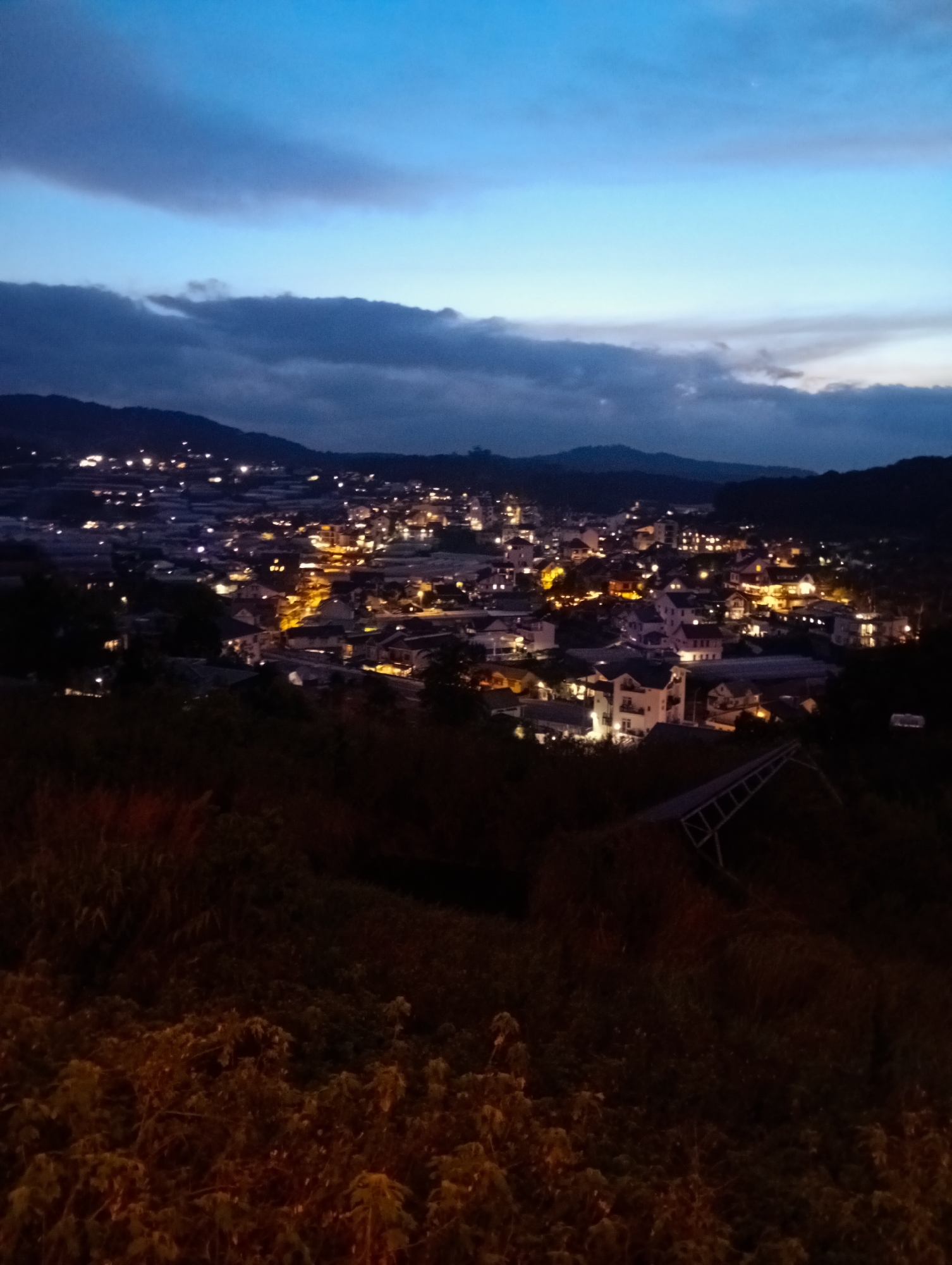 Day-to-night views captured across Đà Lạt's hilly landscape