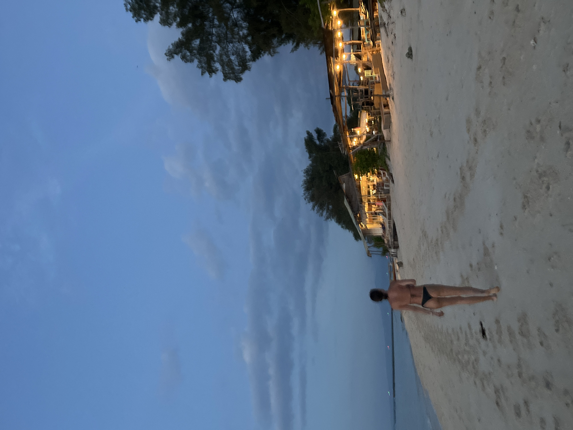 Indonesian beach day captured in 23 memories over 2 hours