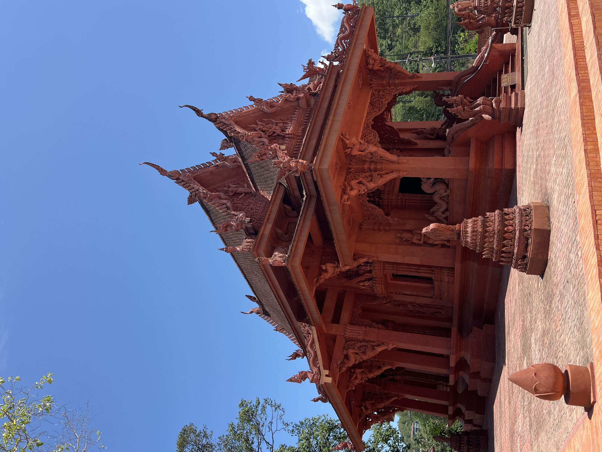 Ko Samui temples, stupas, and calm coastal waters