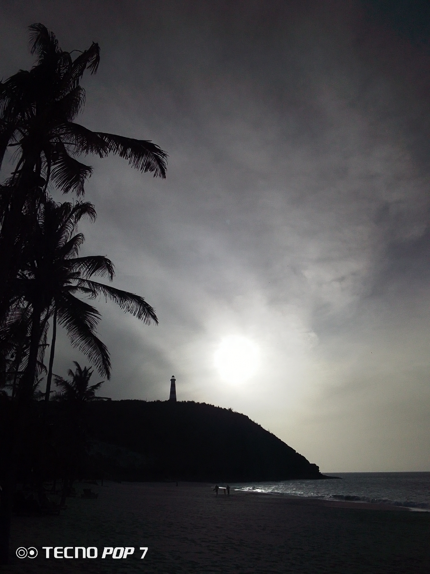 Evening photography session captures Pedro González lighthouse and coastline
