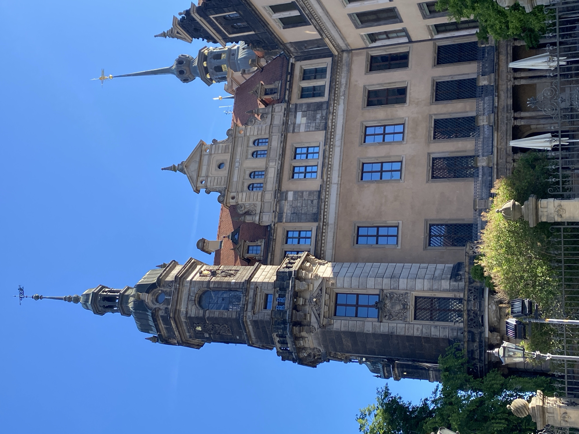 Morning photography session captures Dresden's historic architecture landmarks