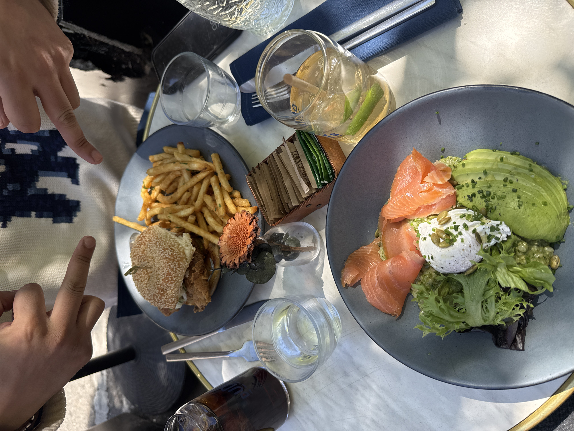 Diners share casual outdoor meal in New York cafe