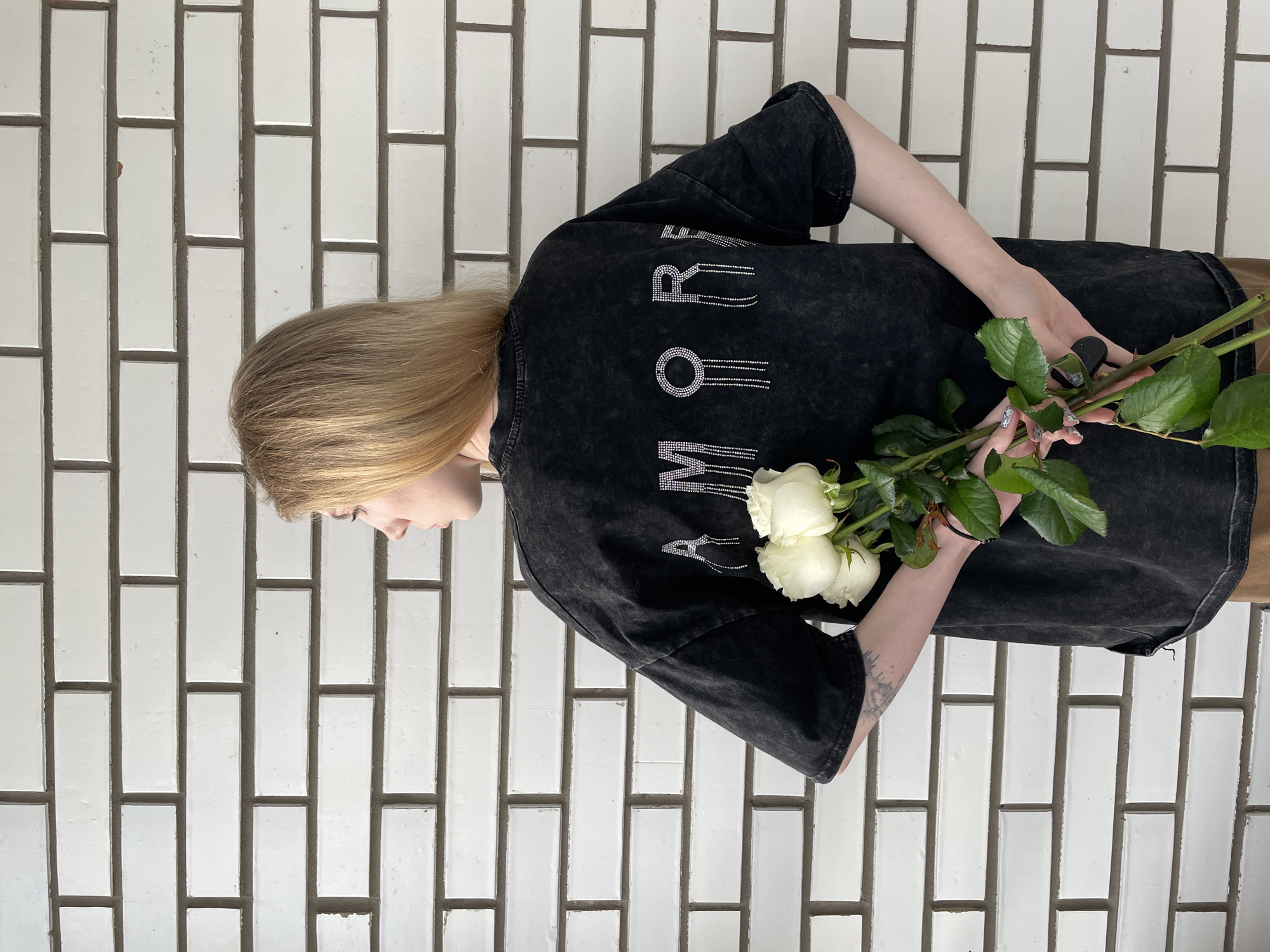 Woman poses with roses in romantic photo session in Izhevsk
