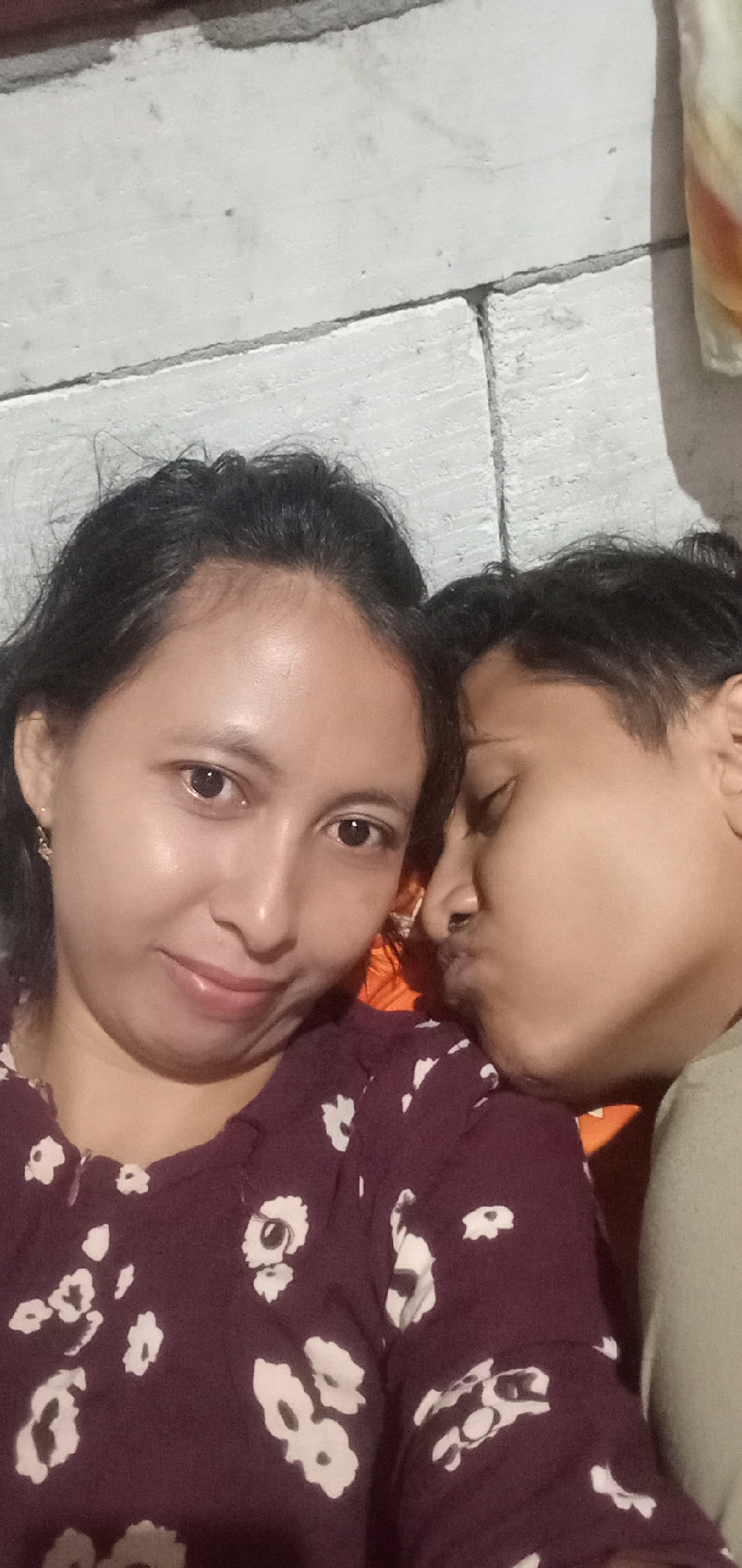 Selfies captured in Baron, Indonesia show casual indoor moment