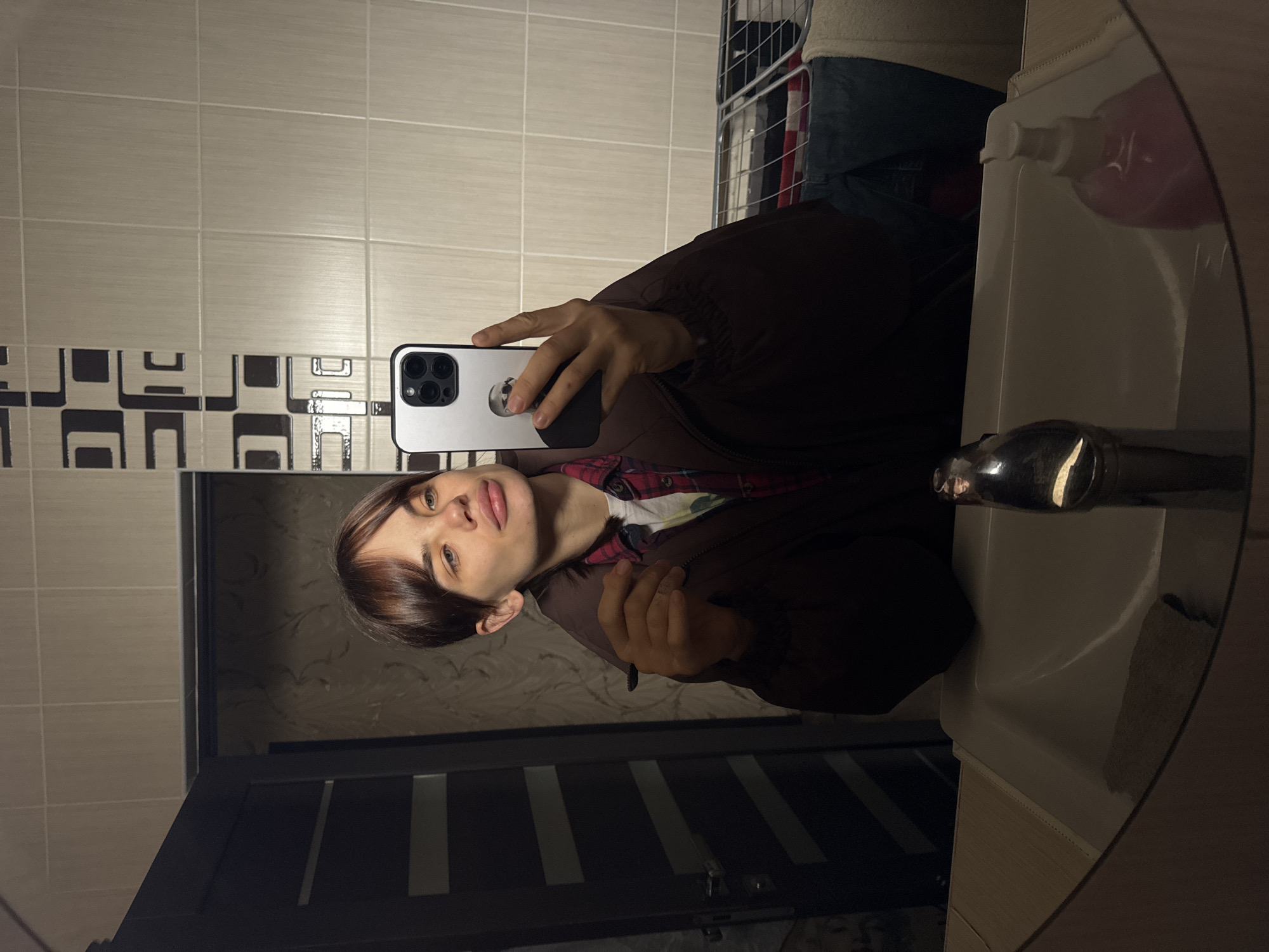 Woman takes bathroom selfies in Rostov-on-Don