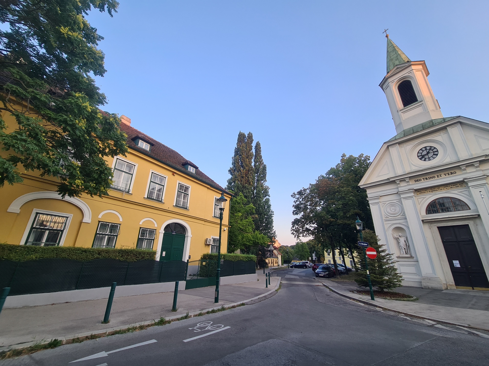 Quiet streets and a chapel in Vienna's Döbling district