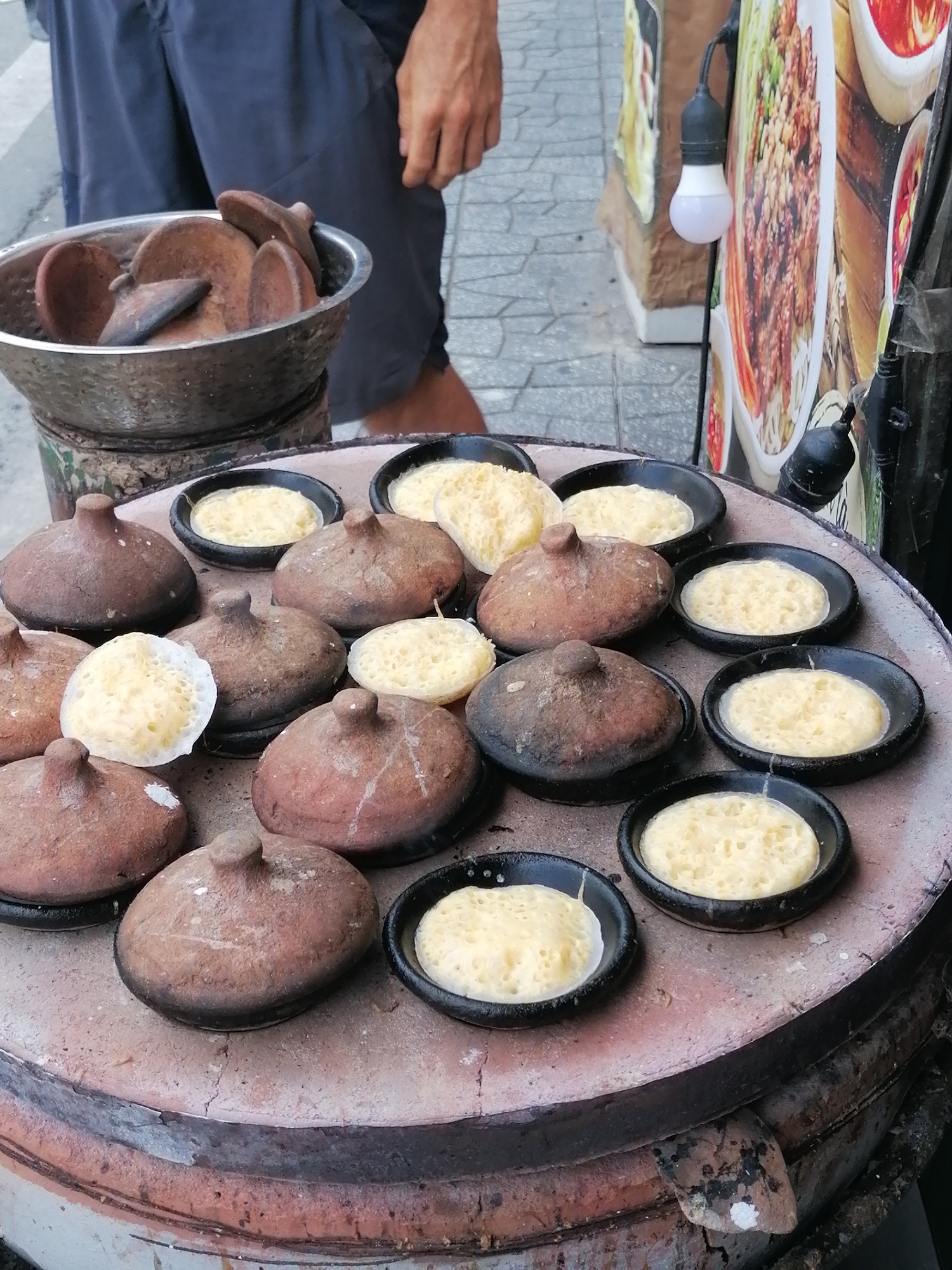 Morning street life in Da Lat's laneways, cafes, and food stalls