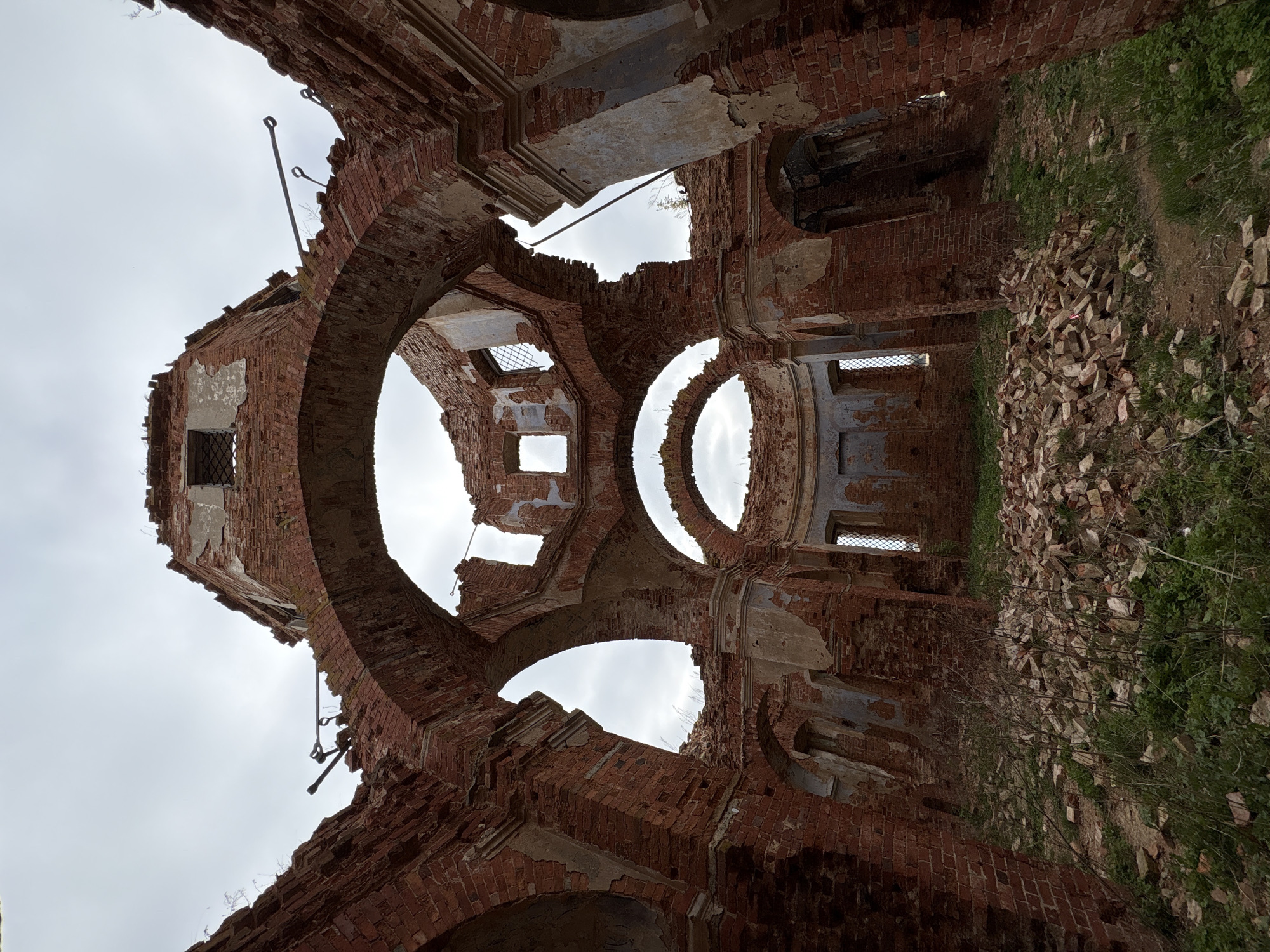 Ruined Russian church documented in Staroe Rakomo footage