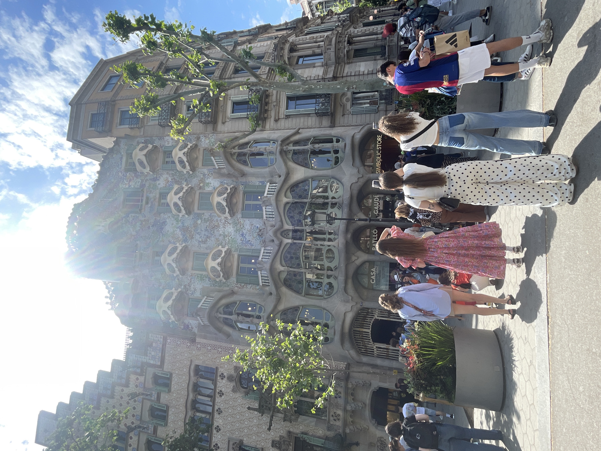 Witnesses capture Gaudí's Casa Batlló facade in Barcelona