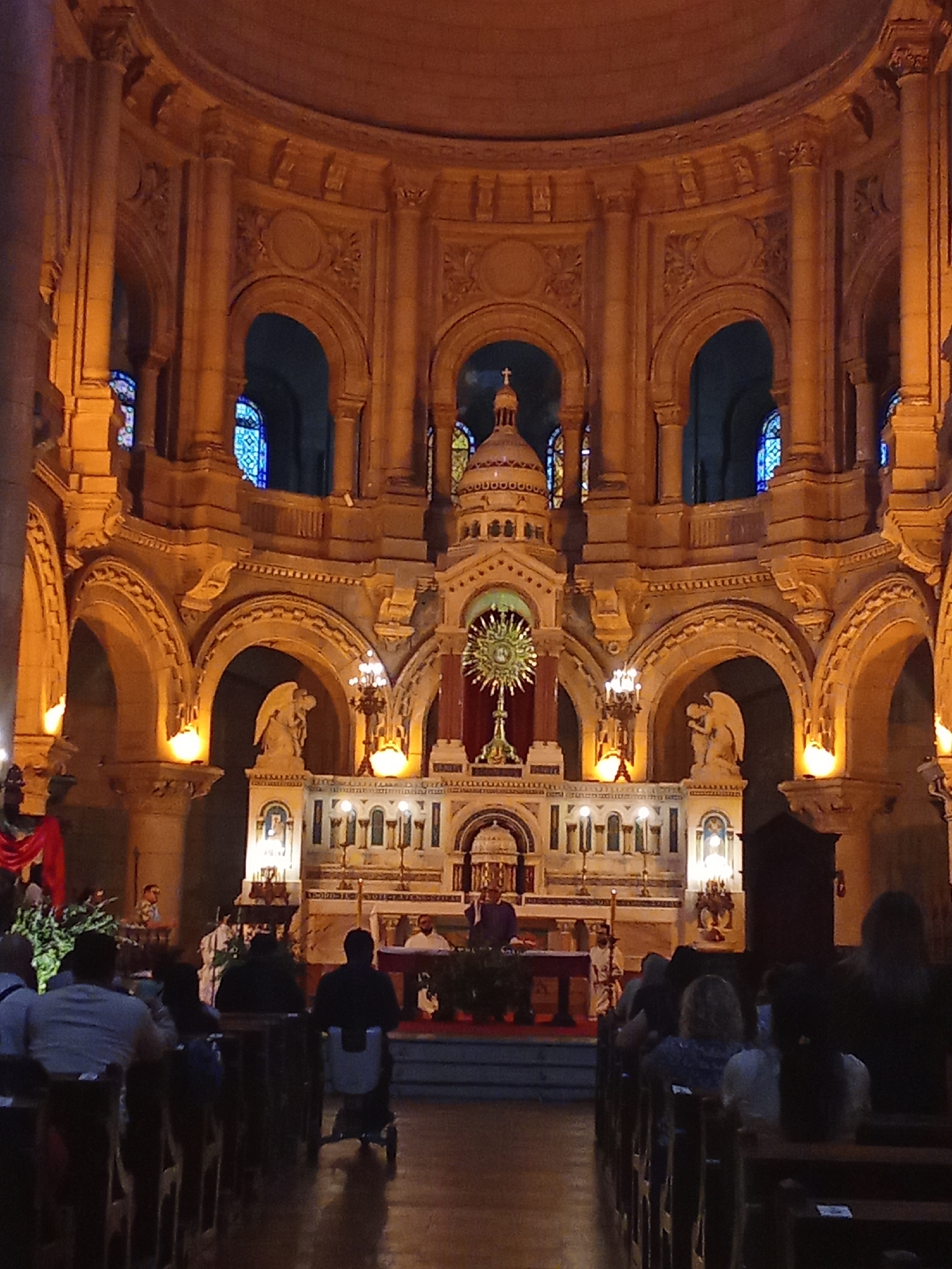 Evening service at Santiago cathedral draws congregants