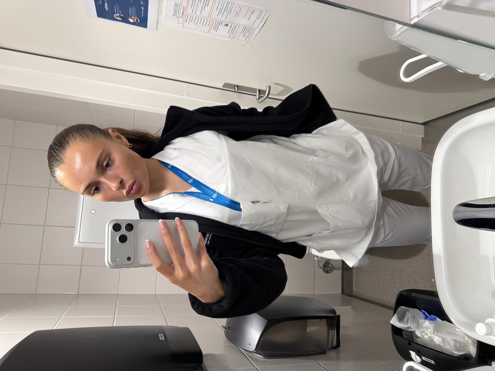 Scrubs selfies and nail shots from Harstad, with some stray swim imagery