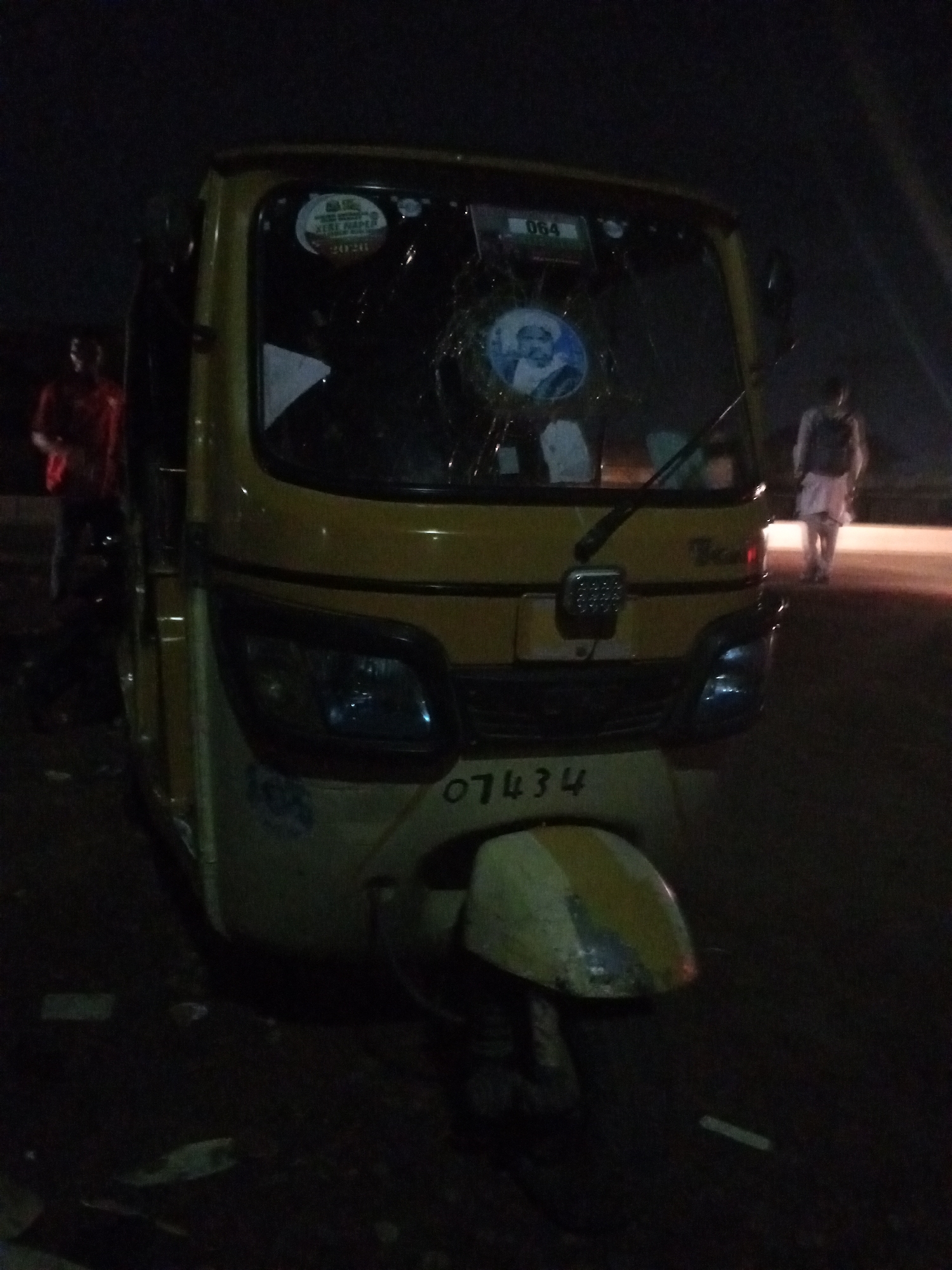 Evening street food preparation draws crowds in Nigeria