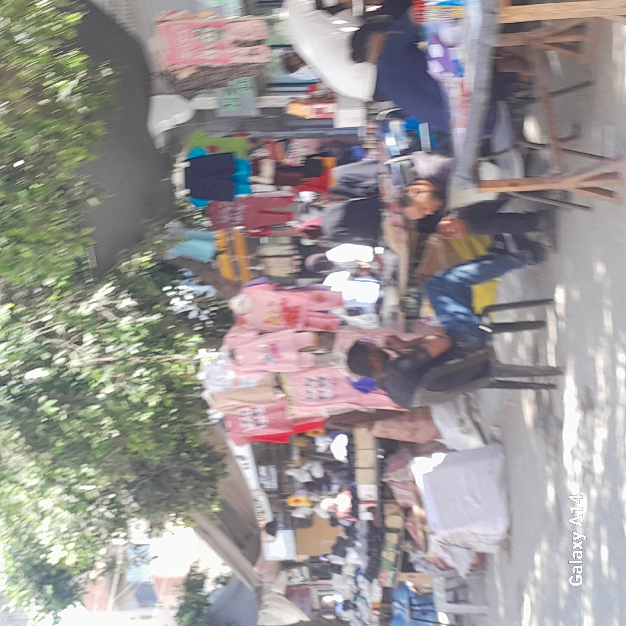 Street market operates normally in Deir el-Balah