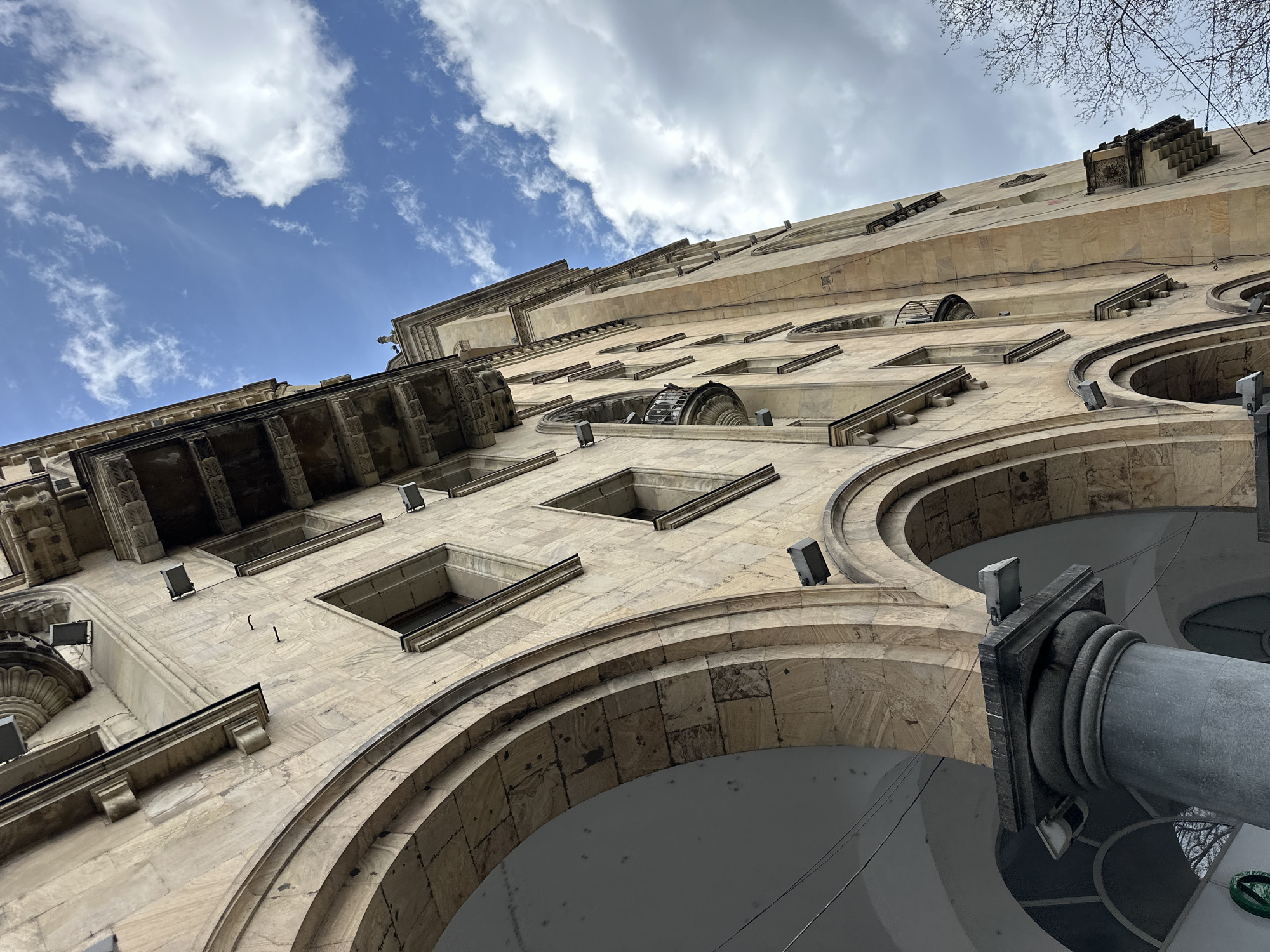 Tourist activity and street life documented in central Tbilisi
