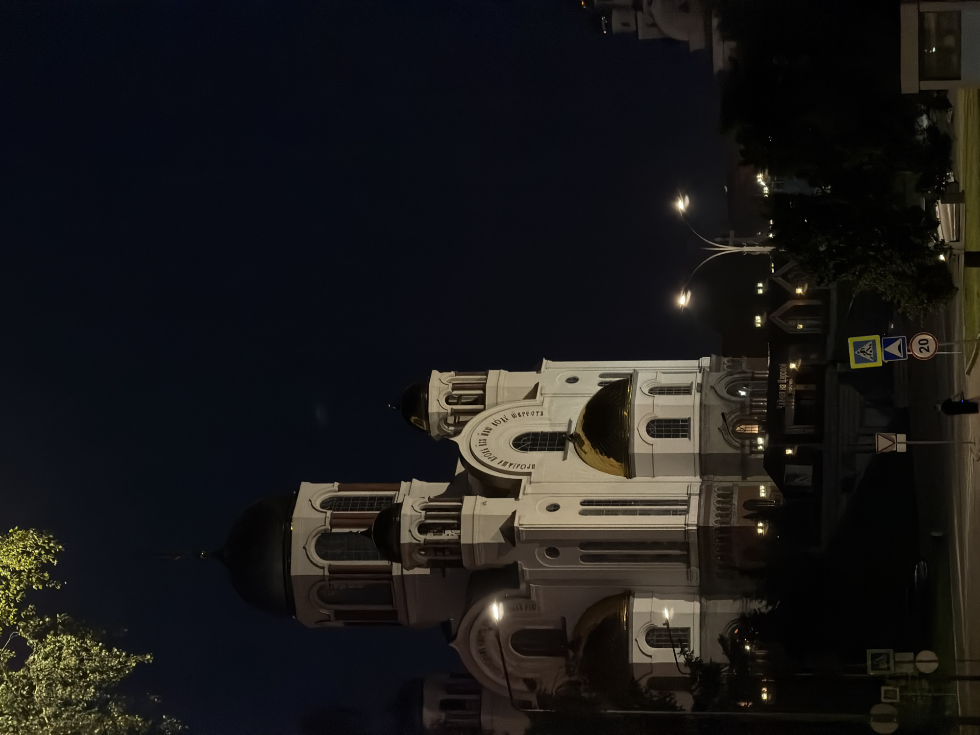 Evening wander through Yekaterinburg's streets, landmarks, and interiors
