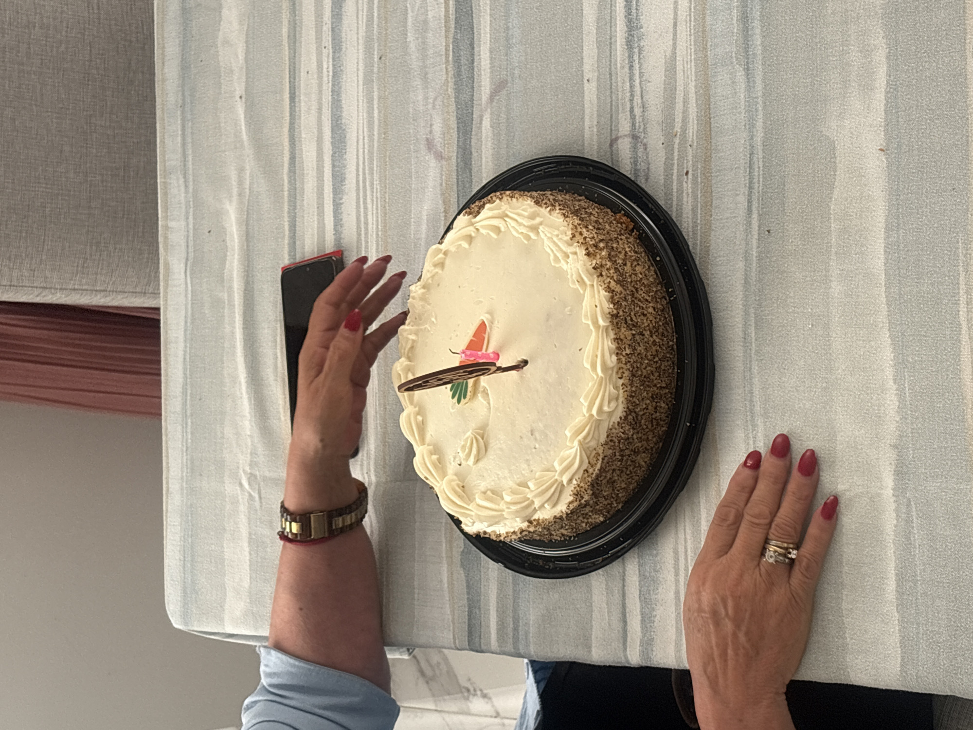 Evening celebration with carrot cake documented in Mexico