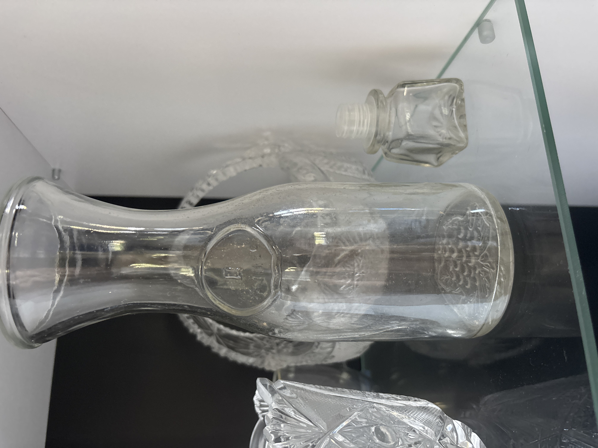 Glassware and home décor items browsed in a short session