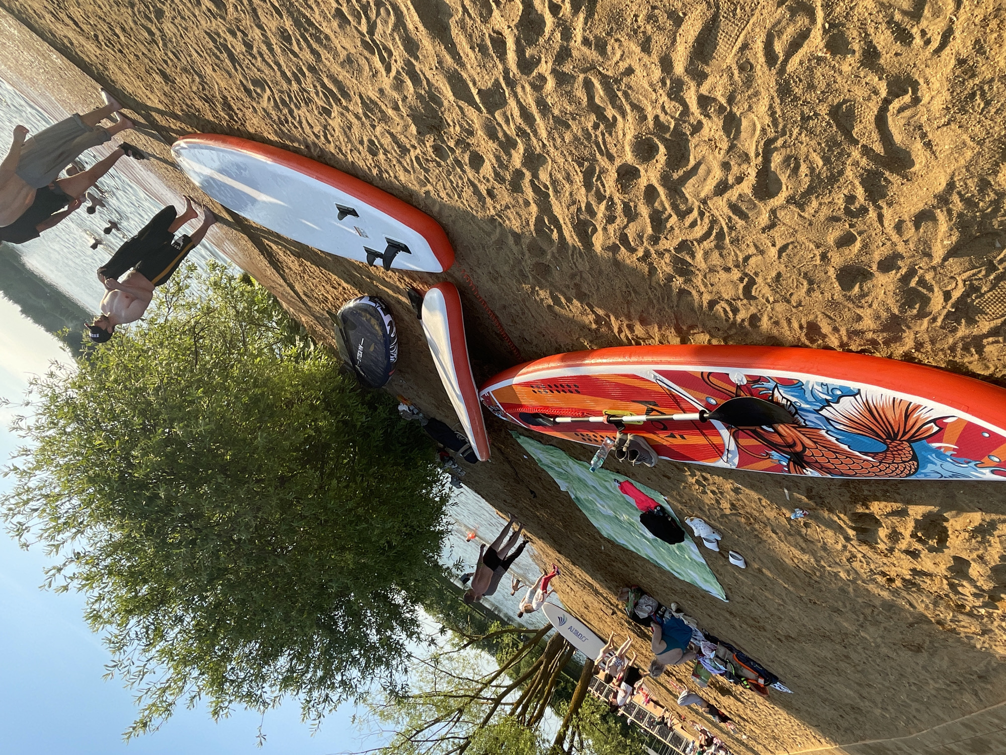 Muscovites enjoy late afternoon recreation across city parks and waterfront