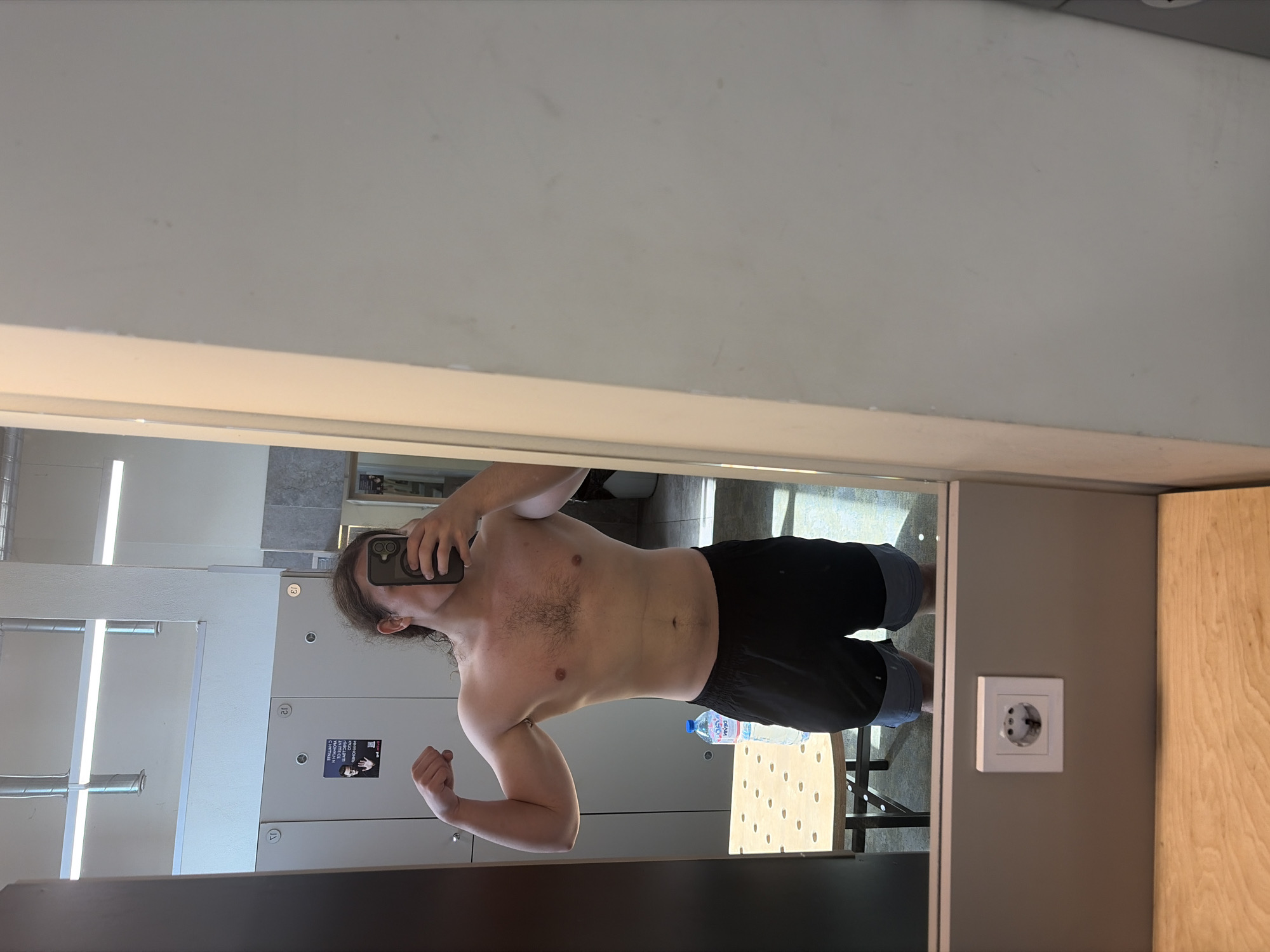 Gym selfie session captured in Plovdiv locker room