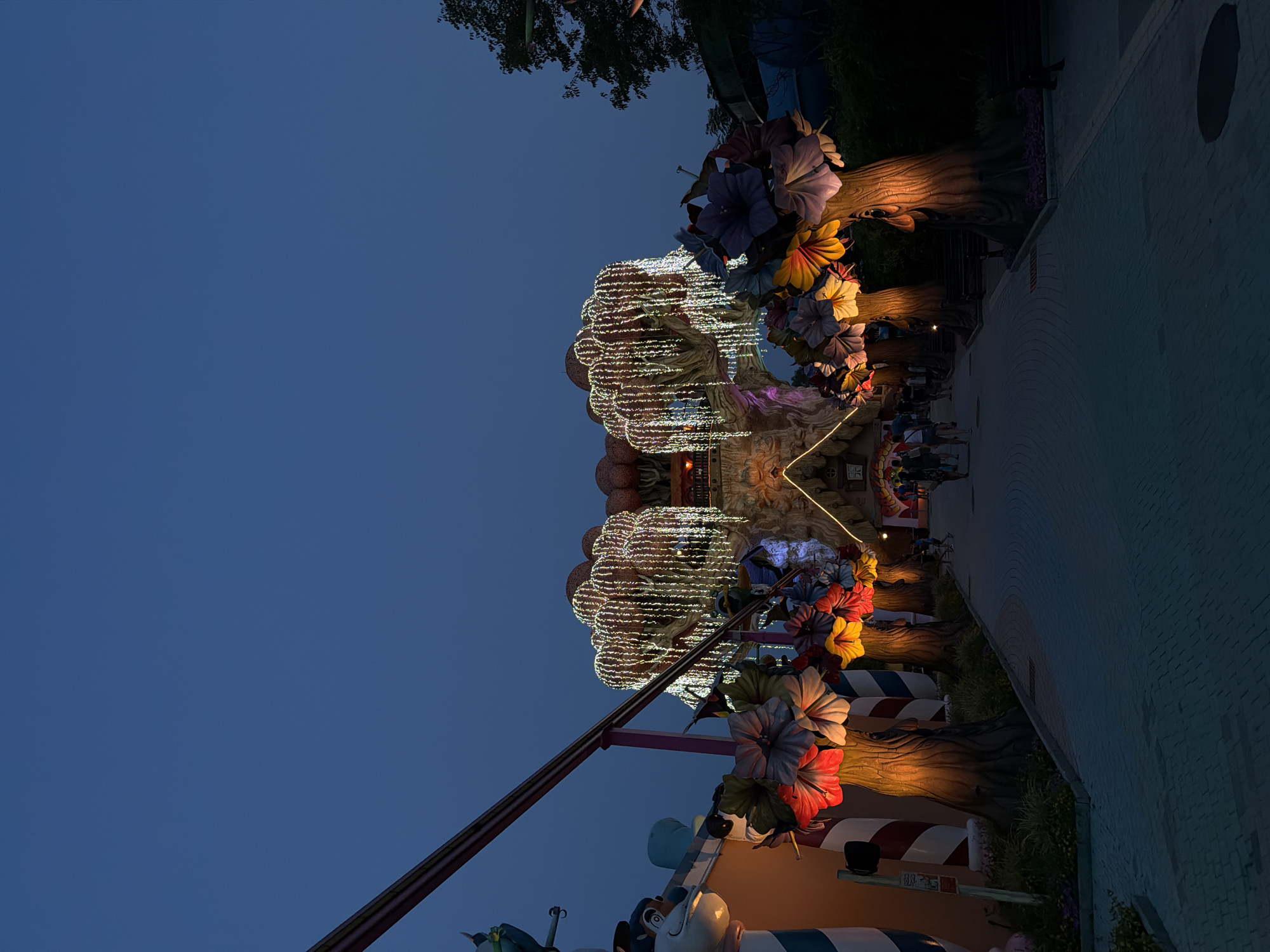 Theme park evening: LEGO landmarks, a T-Rex, and cold beers