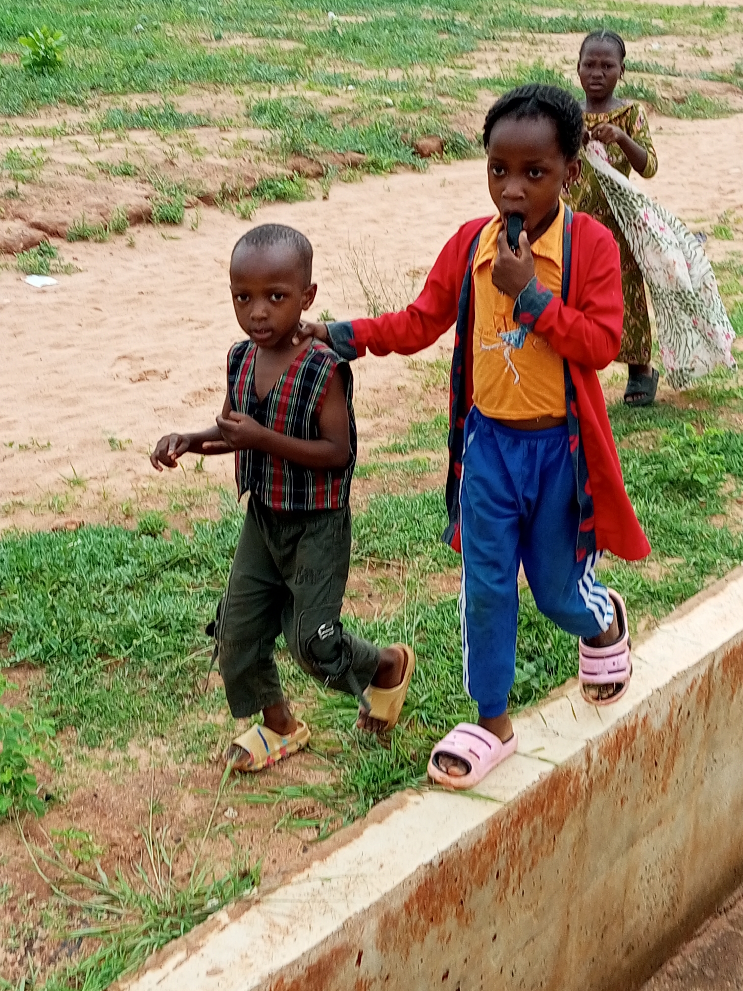 Quiet afternoon on a rural dirt road in Tempure, Nigeria