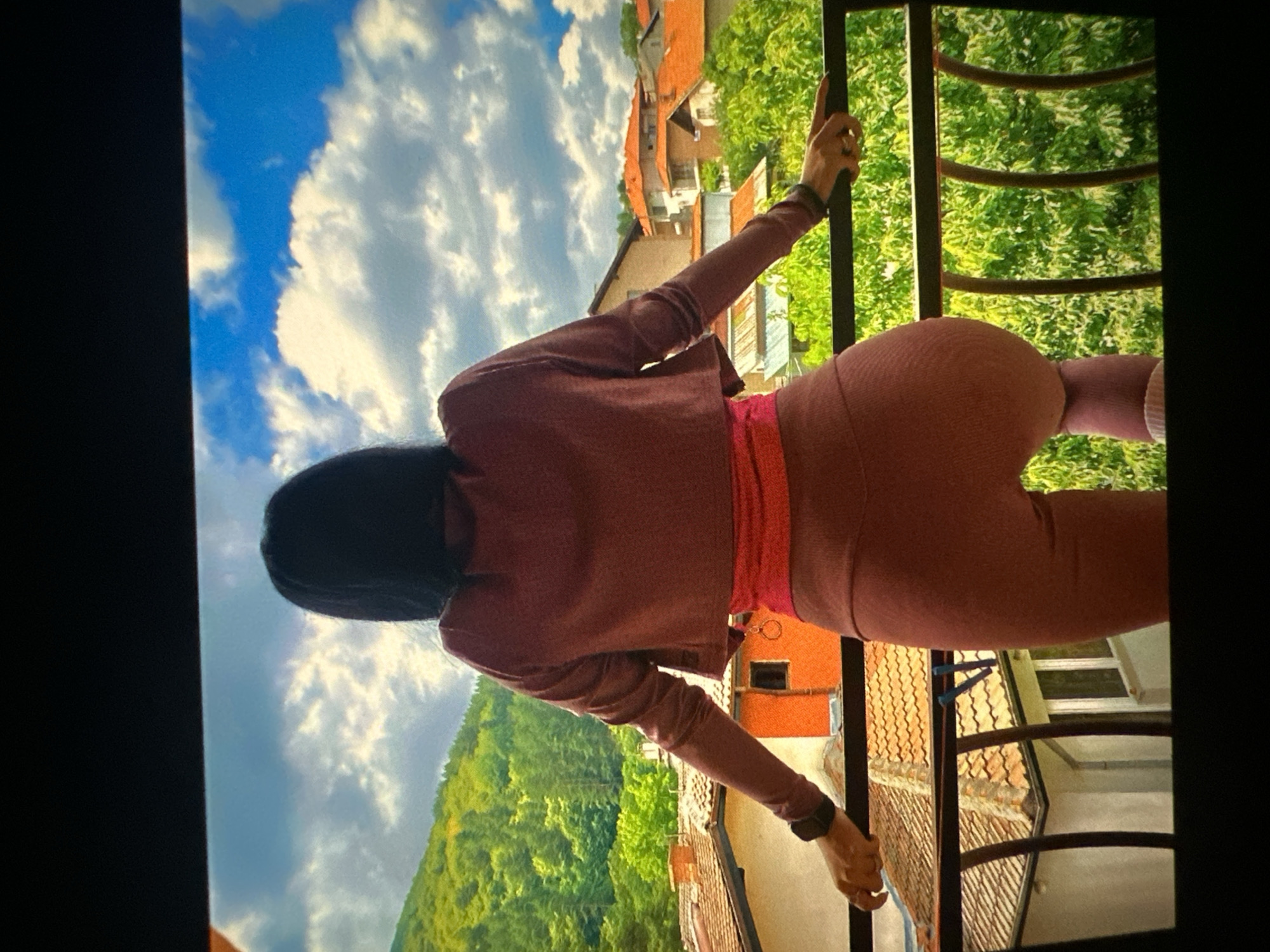 Person observed on Sofia balcony during evening hours