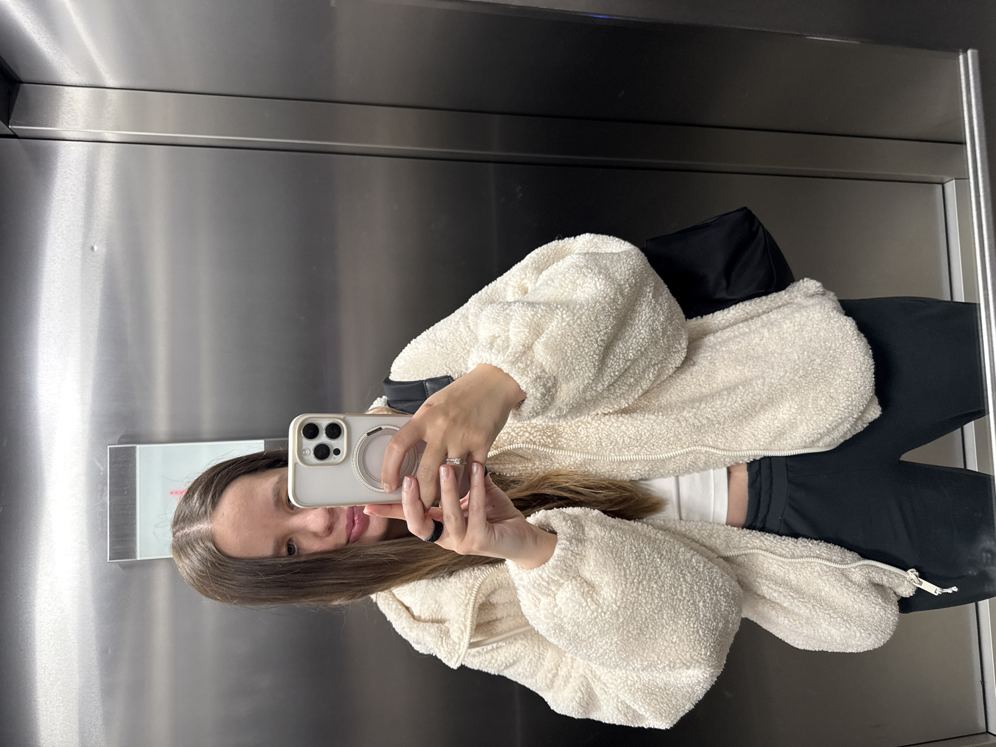 Barcelona transit moments captured: elevator selfie, subway station activity