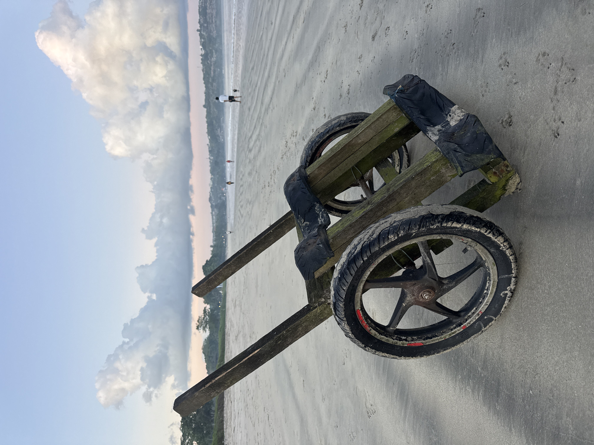 Evening exploration documented across Kuta Selatan beaches and gardens