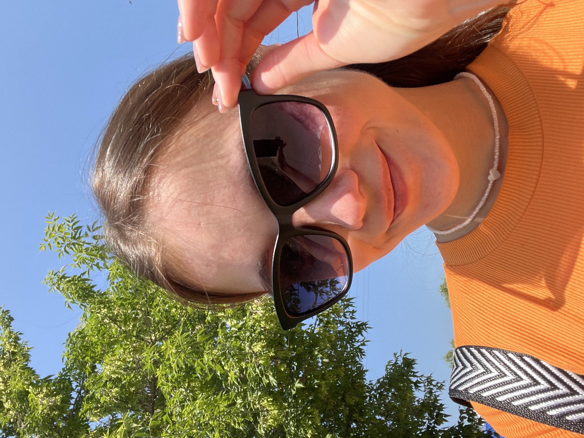 Sunny selfies in Novokuybyshevsk, orange tee and heart necklace