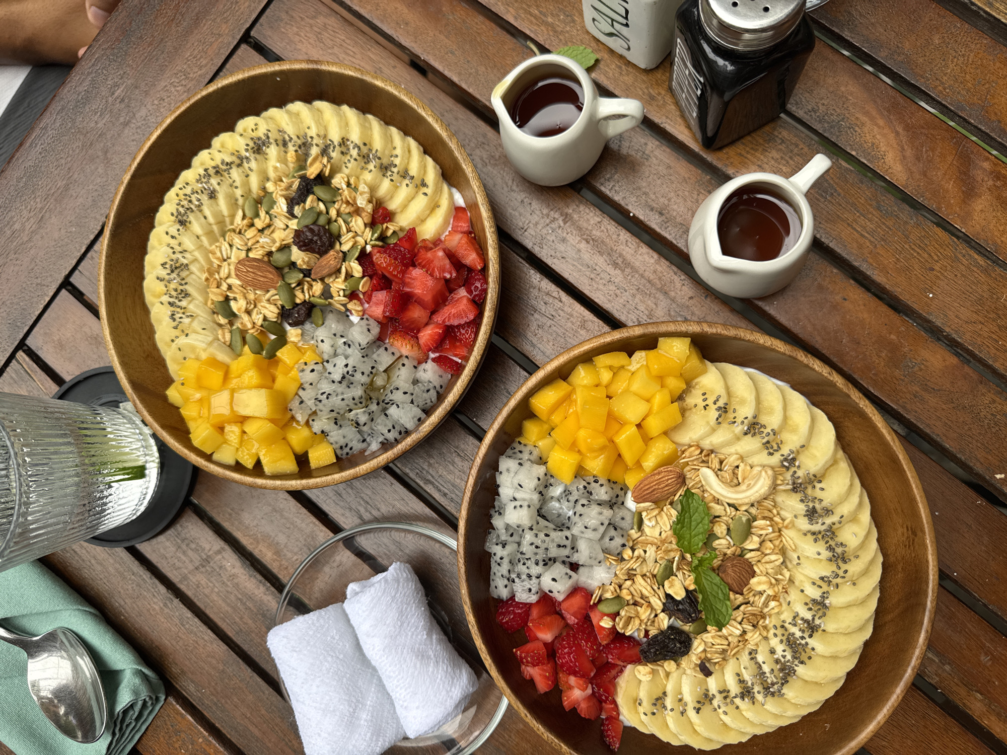 Healthy breakfast bowls documented in Đà Nẵng early morning