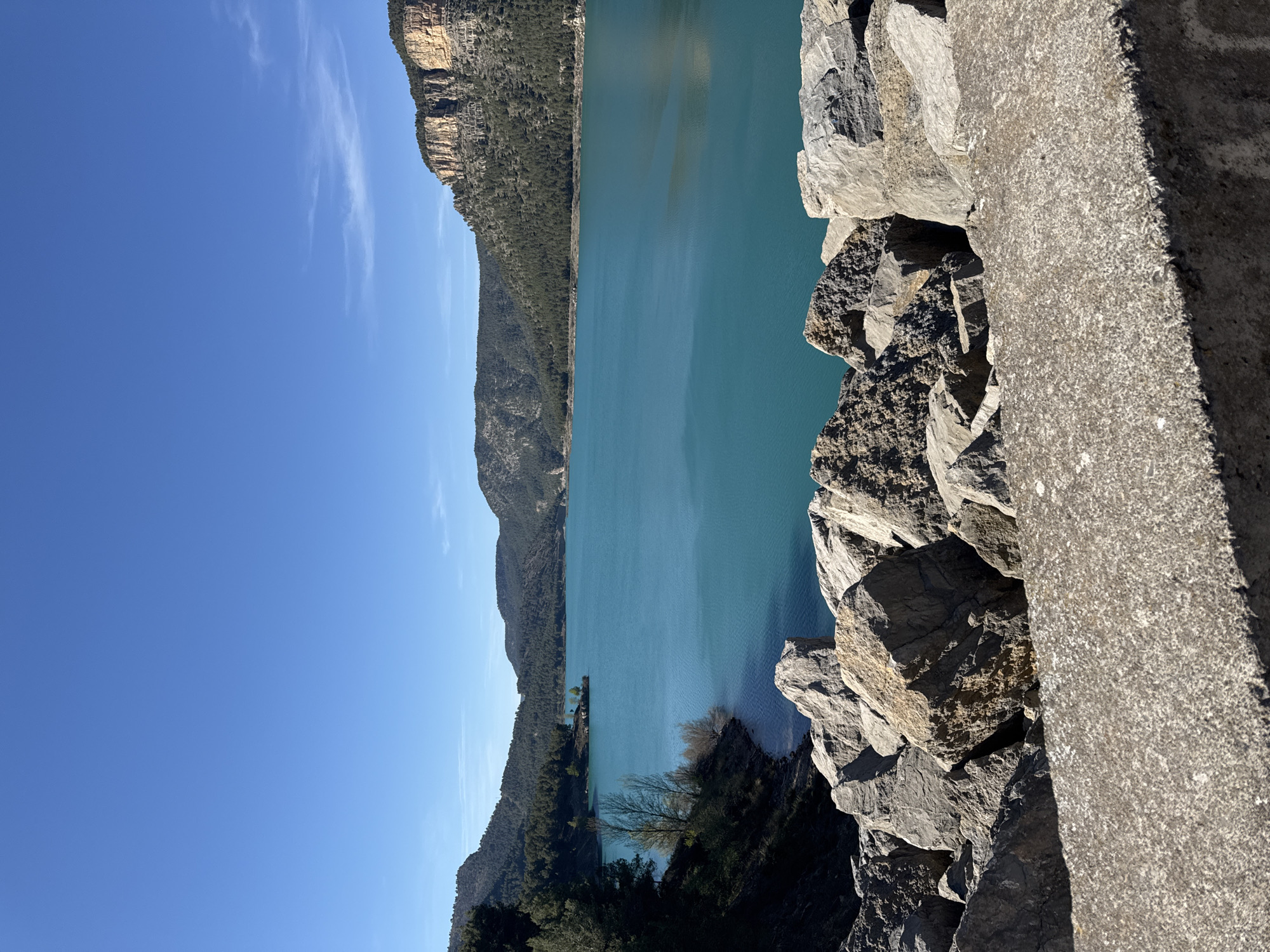 Turquoise waters photographed from elevated viewpoint near Montanejos, Spain