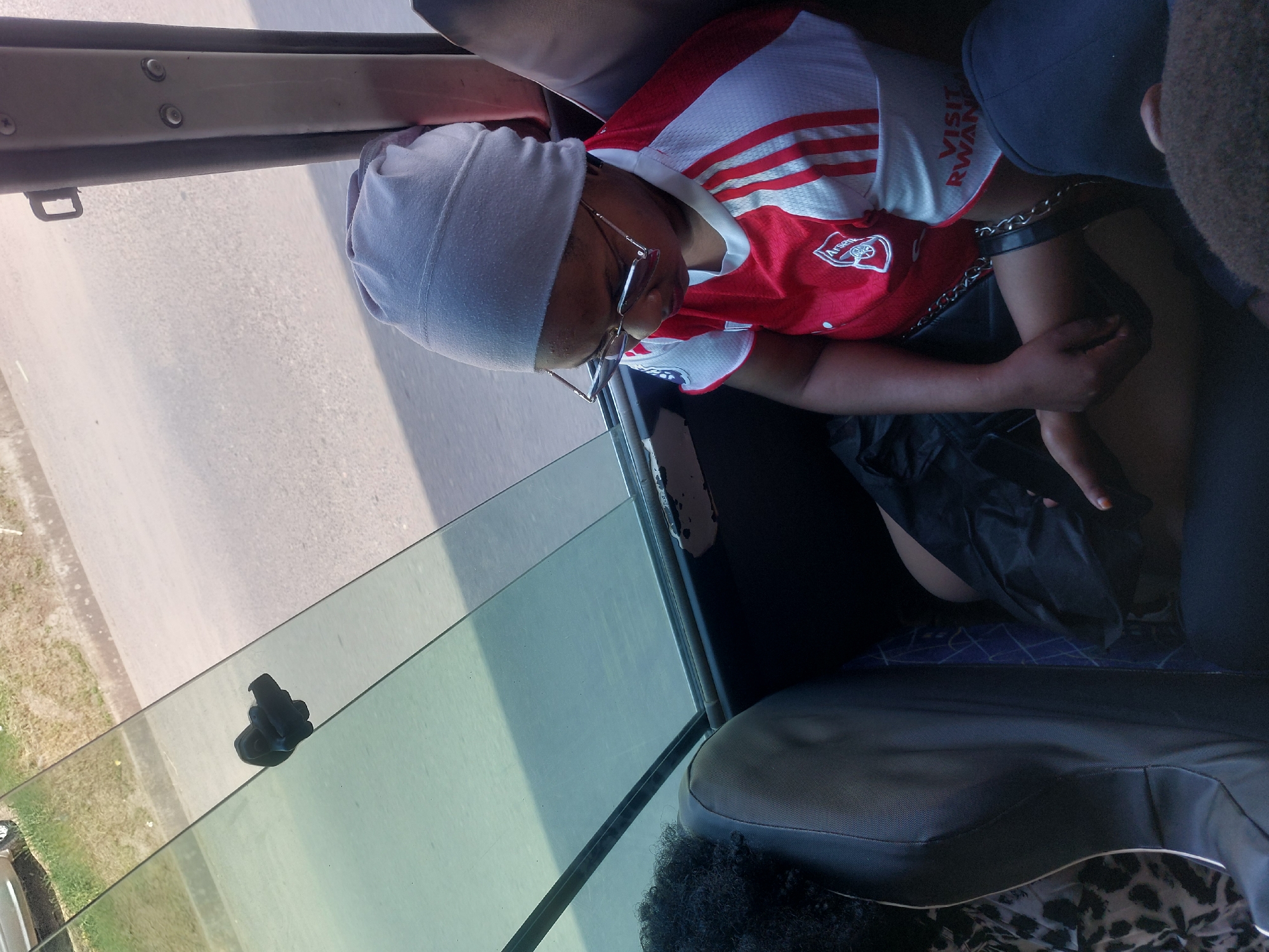 Person in Arsenal jersey spotted with metal collar in Dar es-Salaam