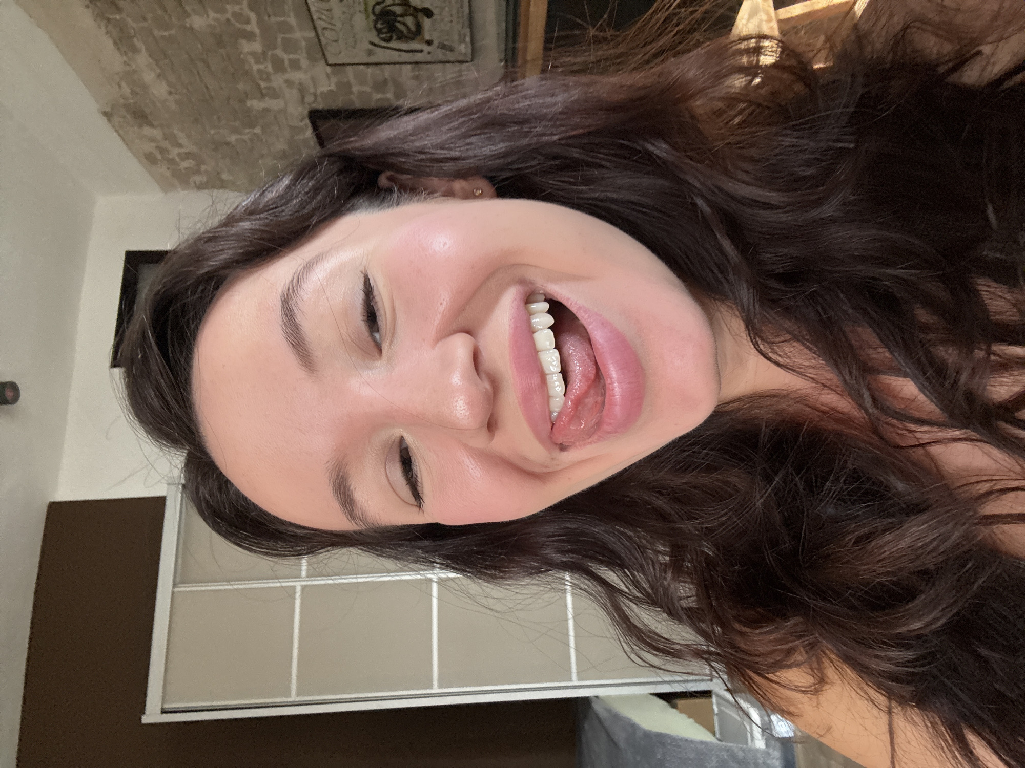 Lazy Tel Aviv morning: selfies, granola bowls, and soft light