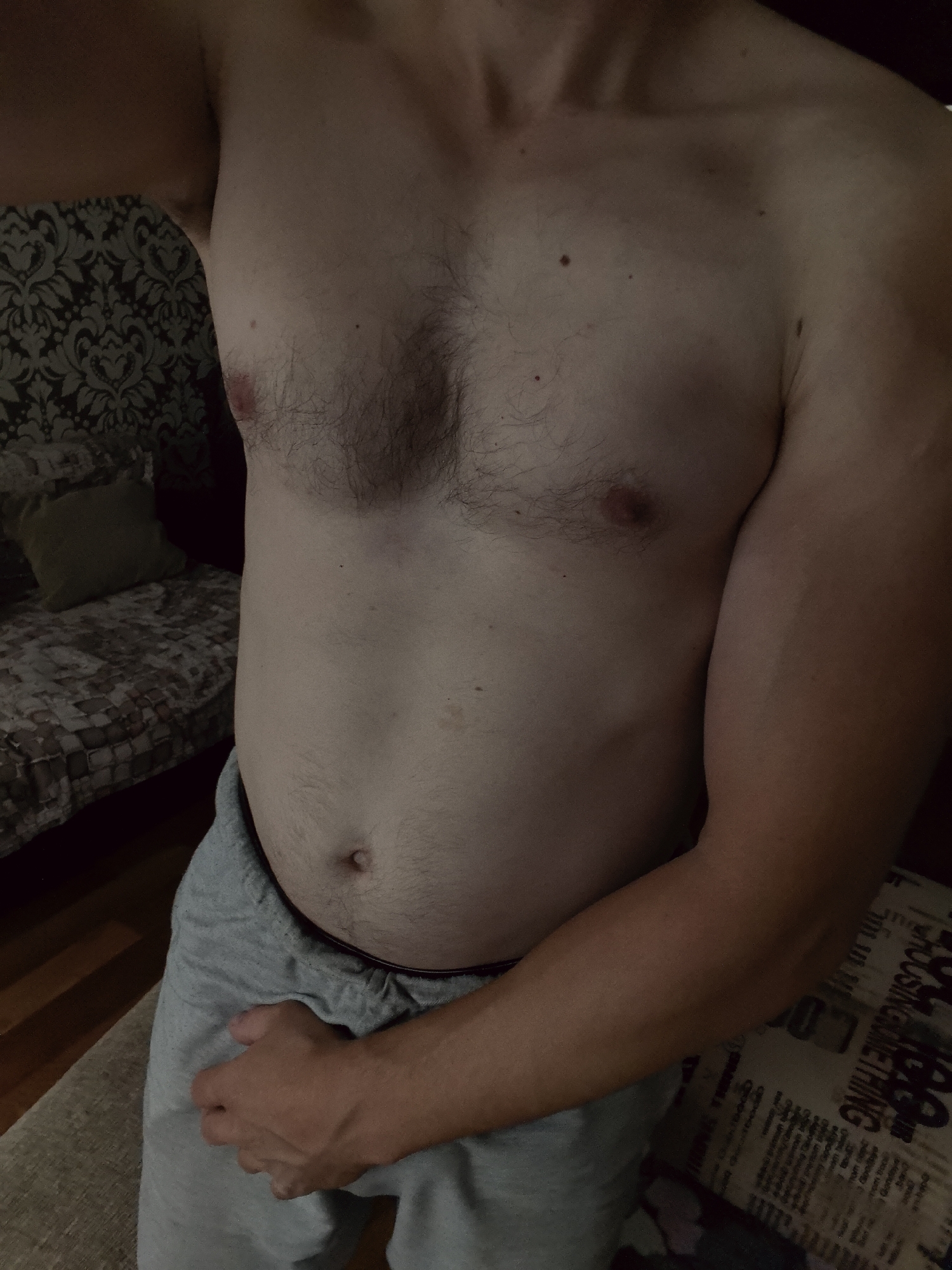 Quiet morning at home: cat, couch, and casual selfies