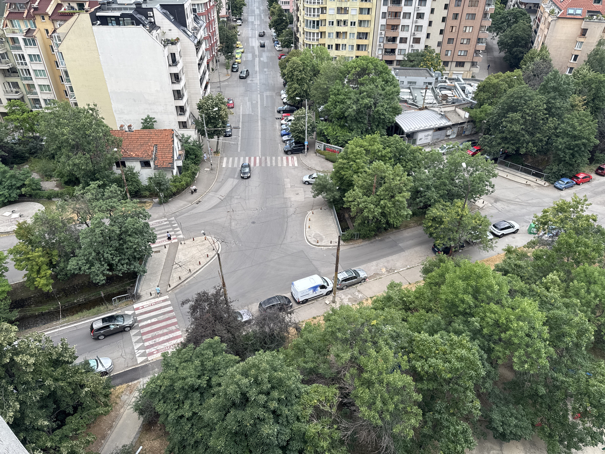 Urban aerial views, construction sites, and city life moments