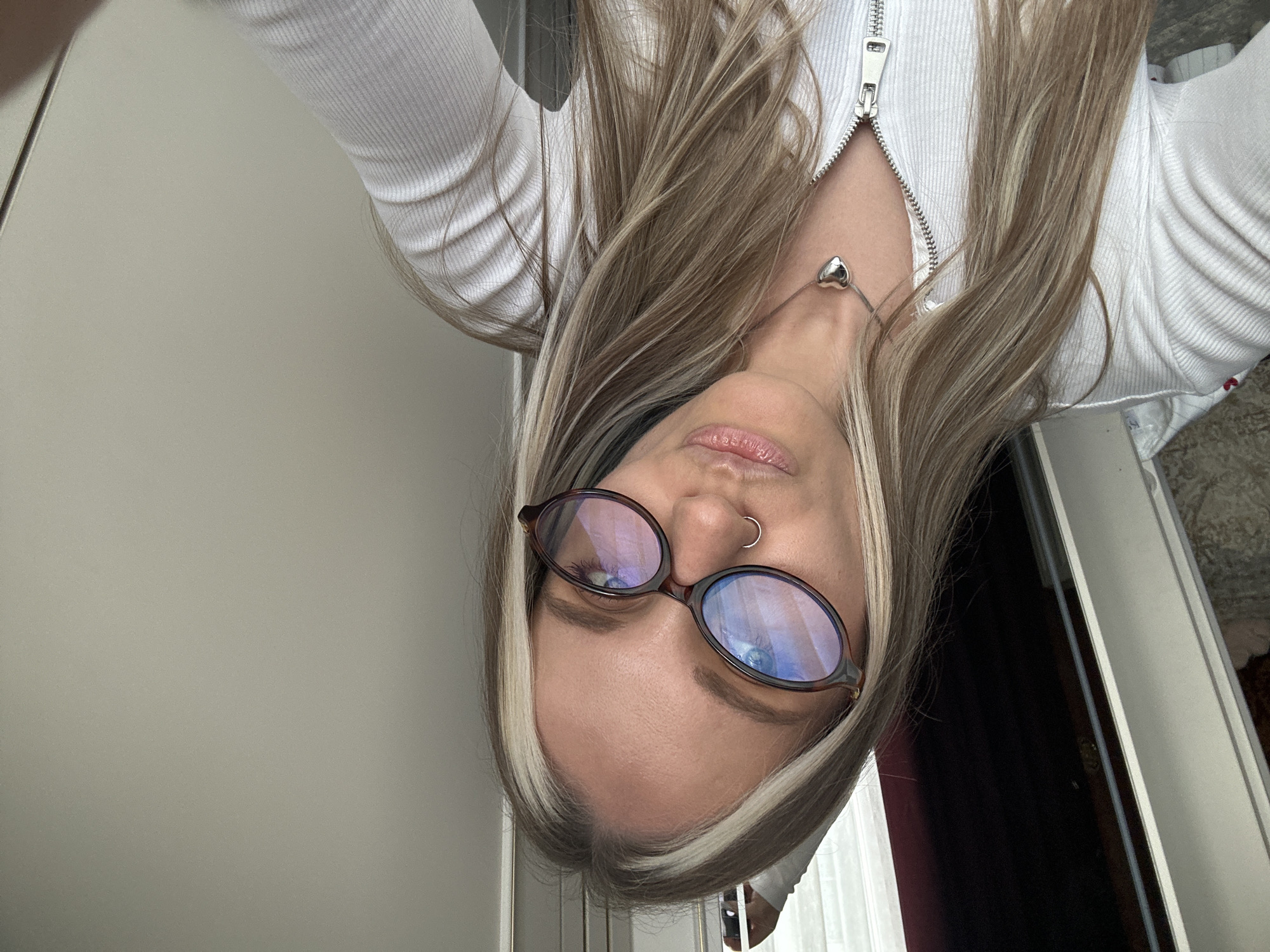 Woman takes elevator selfies in Esenyurt, Turkey