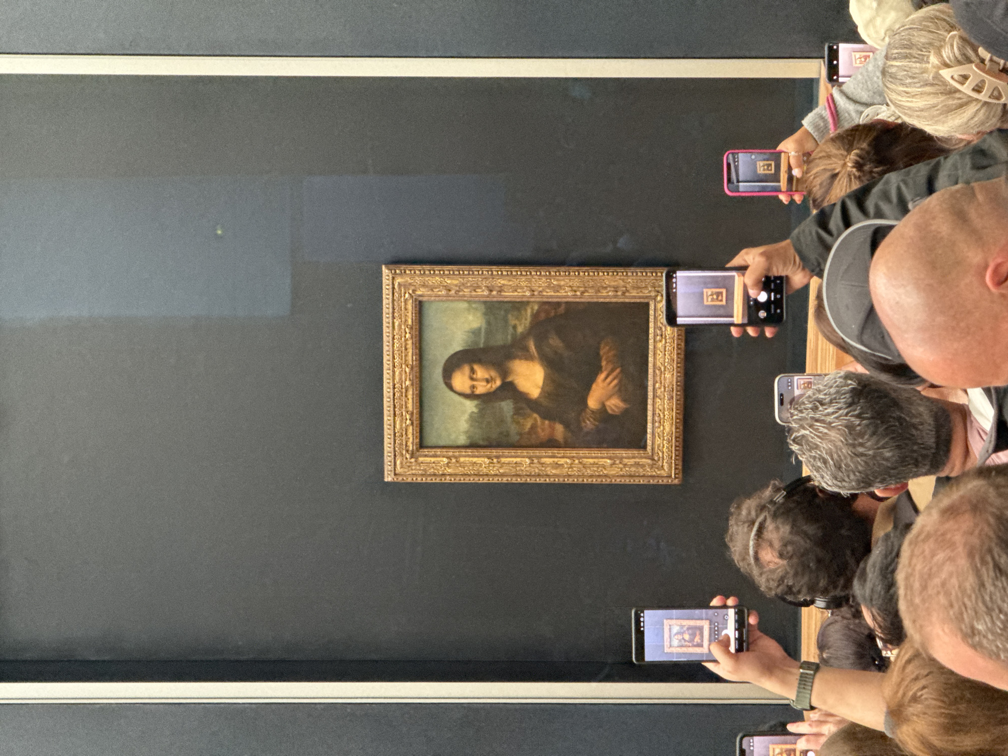 Morning crowds gather at Louvre's Mona Lisa display