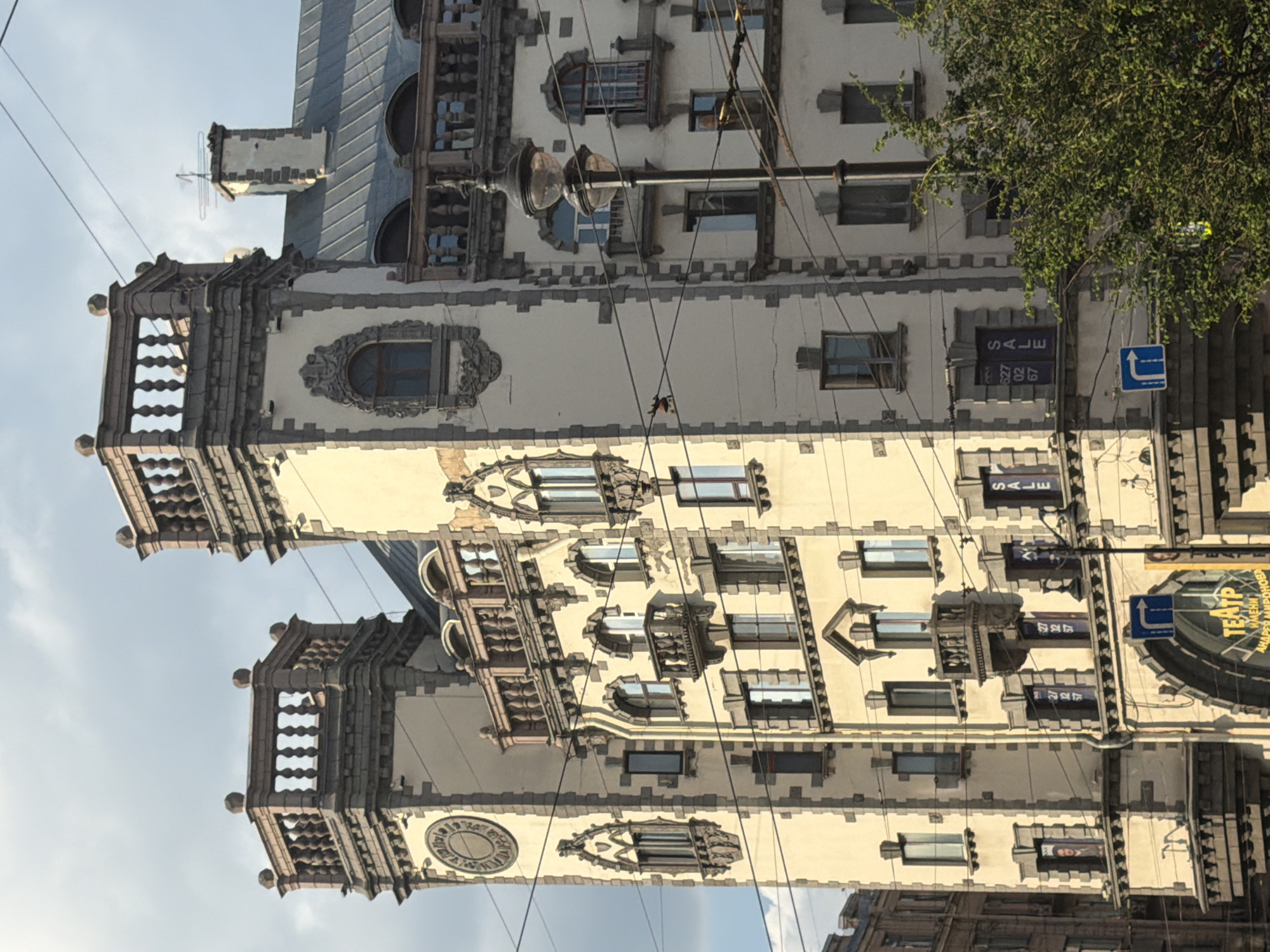 Exploring grand European architecture through experimental angles
