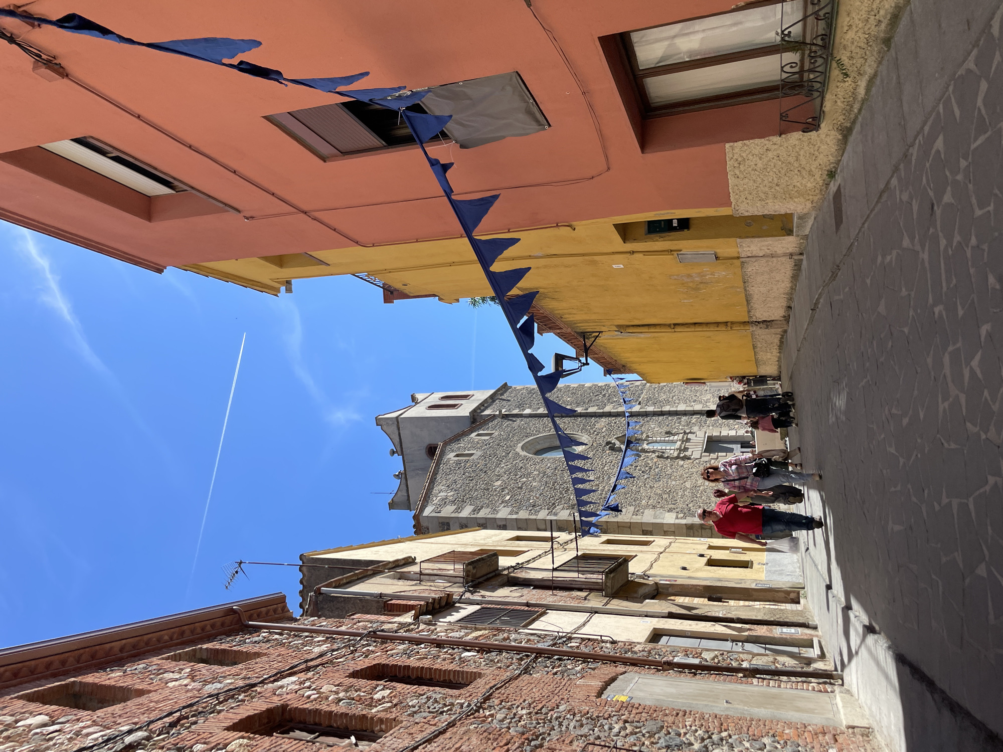 Medieval festival draws crowds to historic Hostalric castle grounds