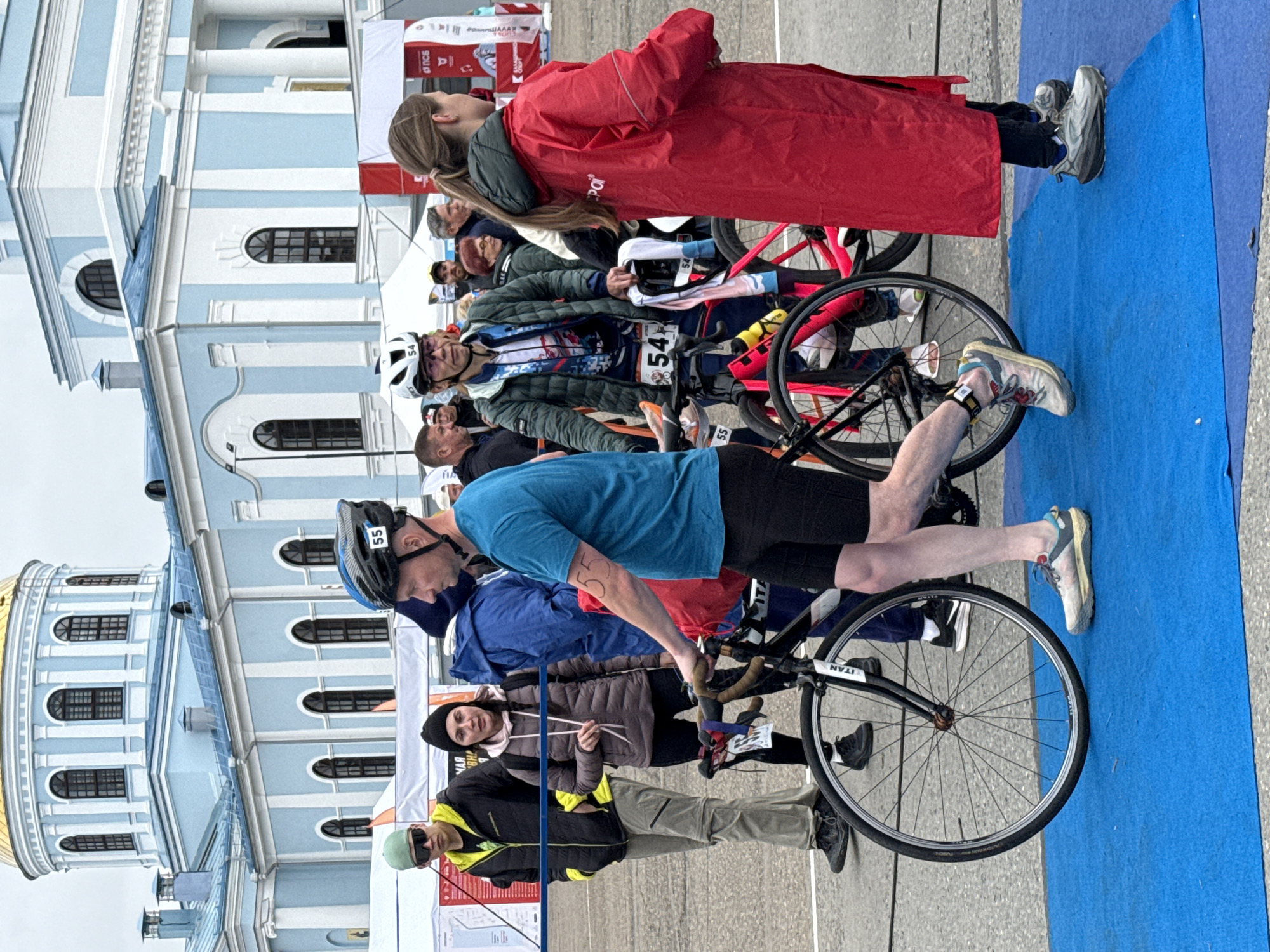 Triathlon day in Votkinsk, with cats on the sidelines