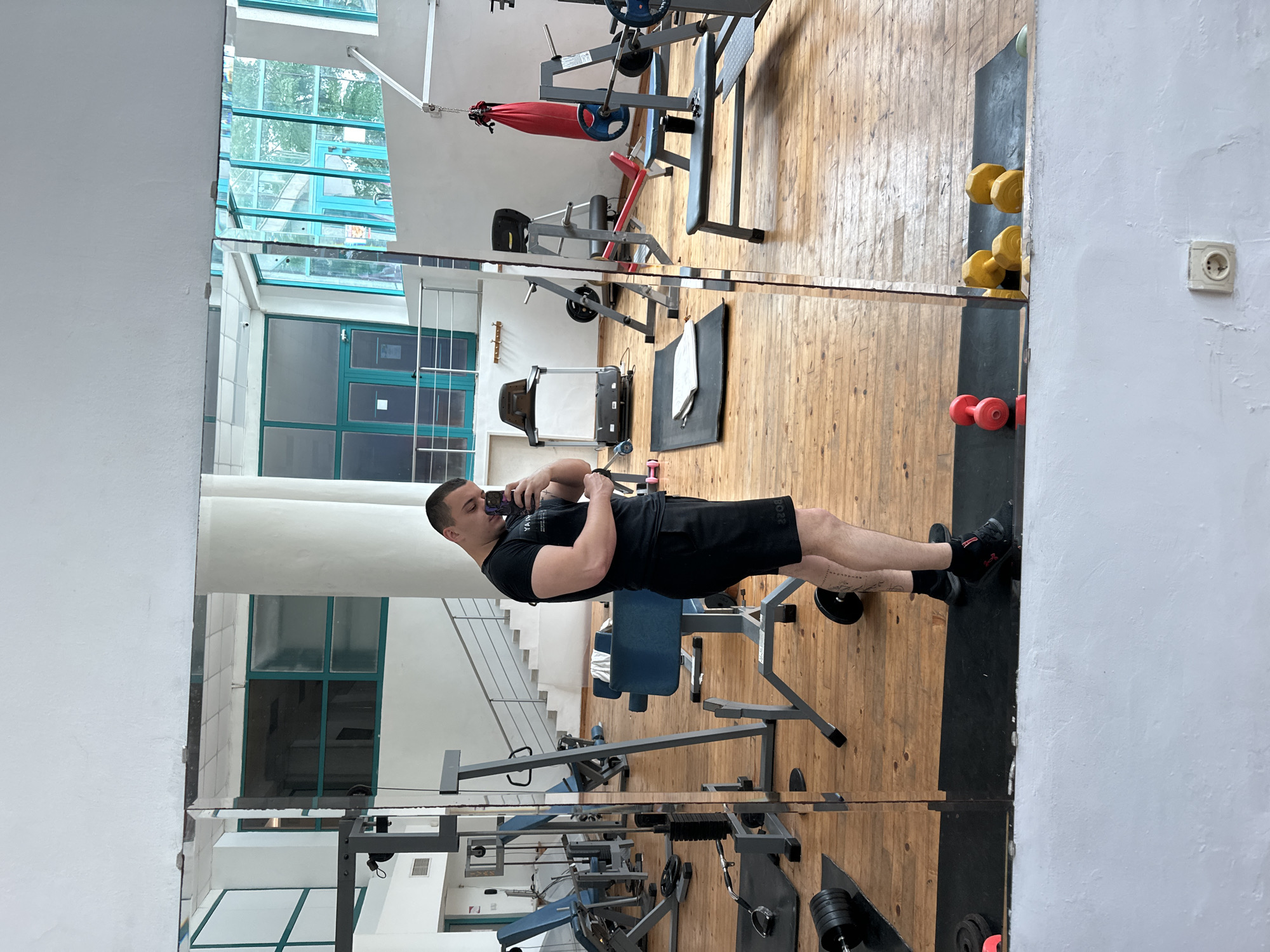 Man takes gym selfie in Varna, Bulgaria