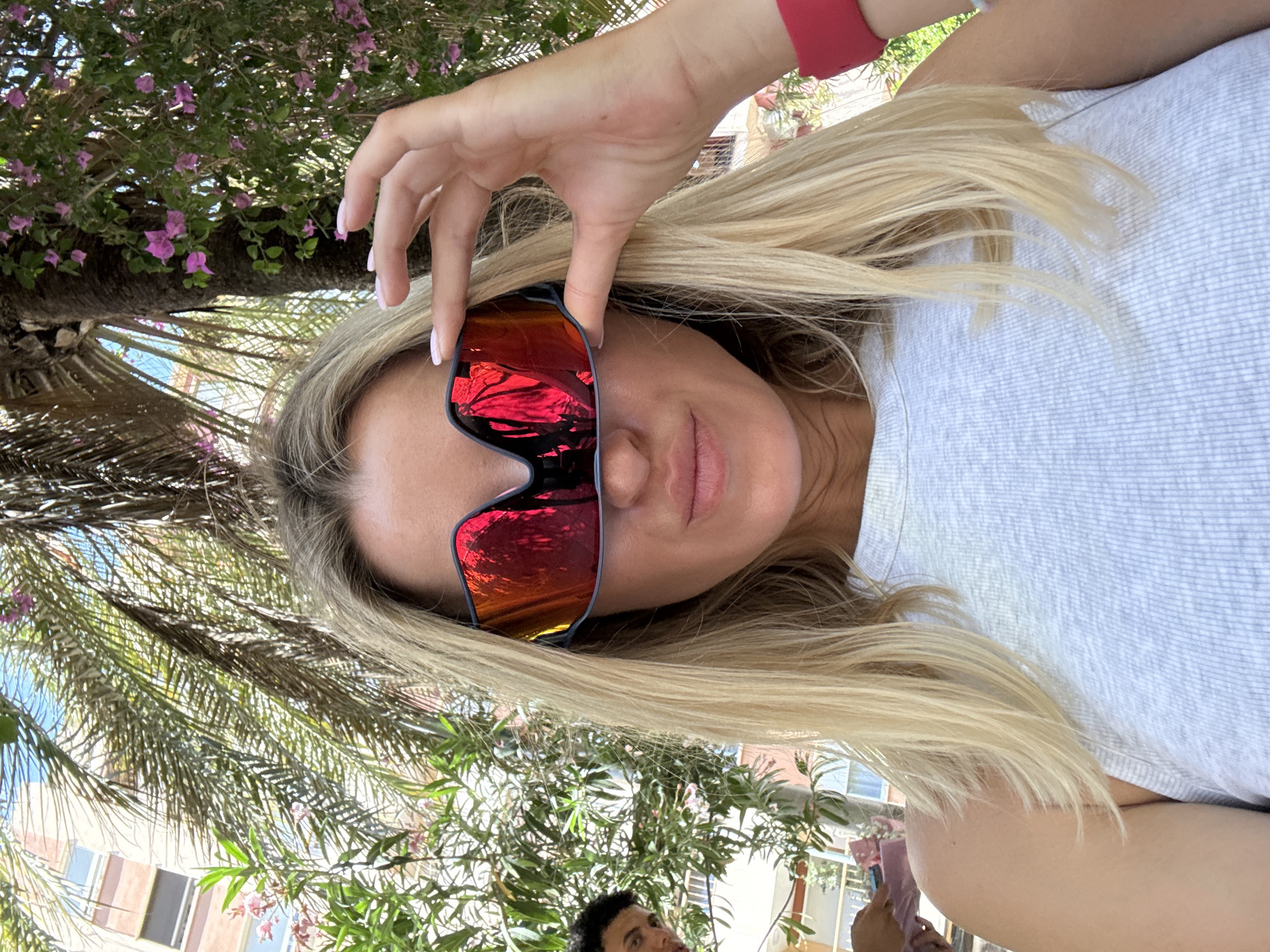 Sunny morning bike ride and selfies through a Valencia park