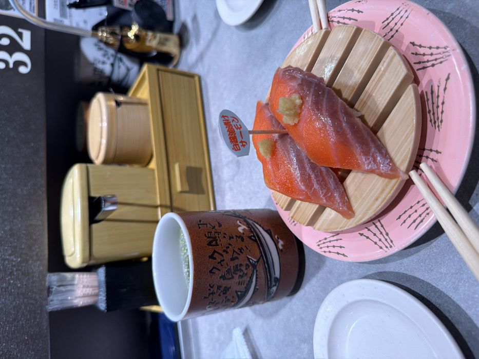 Late-night sushi meal documented in Tokyo's Bunkyō district