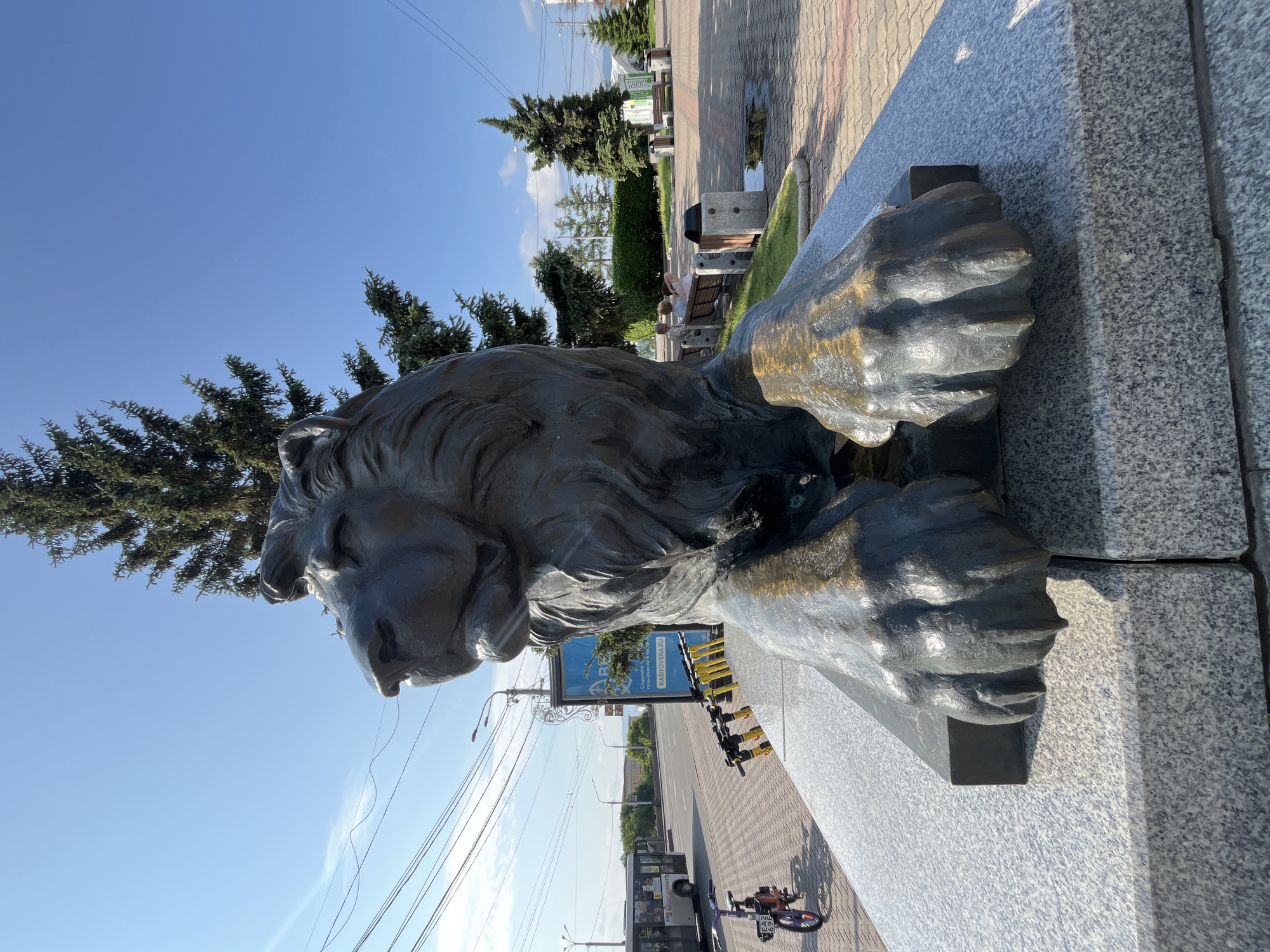 Afternoon stroll through Krasnoyarsk's Theater Square