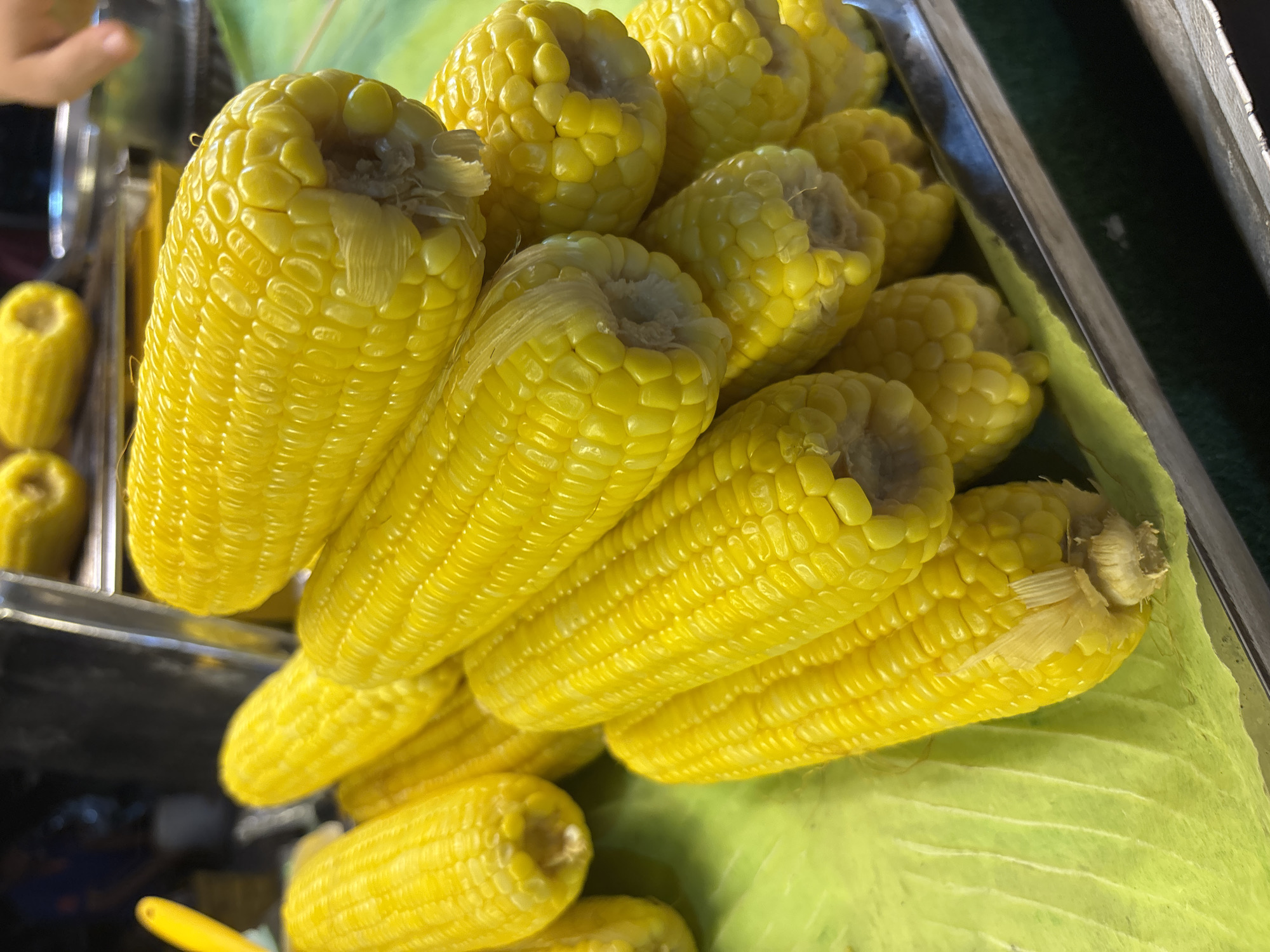 Street food market bustles with vendors in Baan Bo Phut