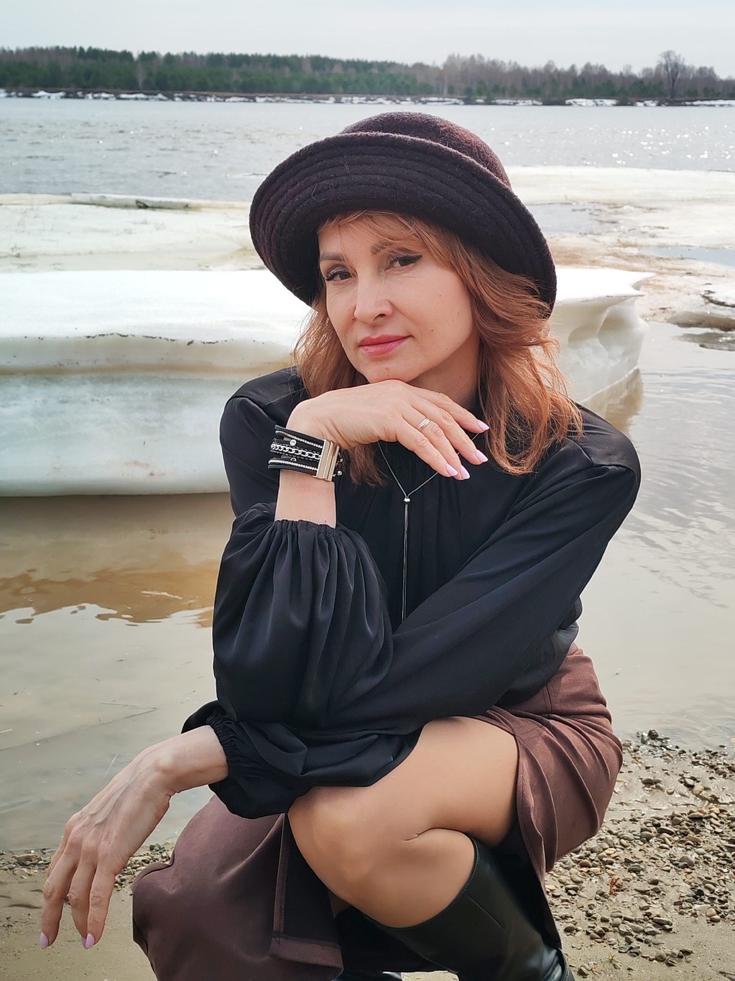 Woman documents spring ice breakup in rural Russia